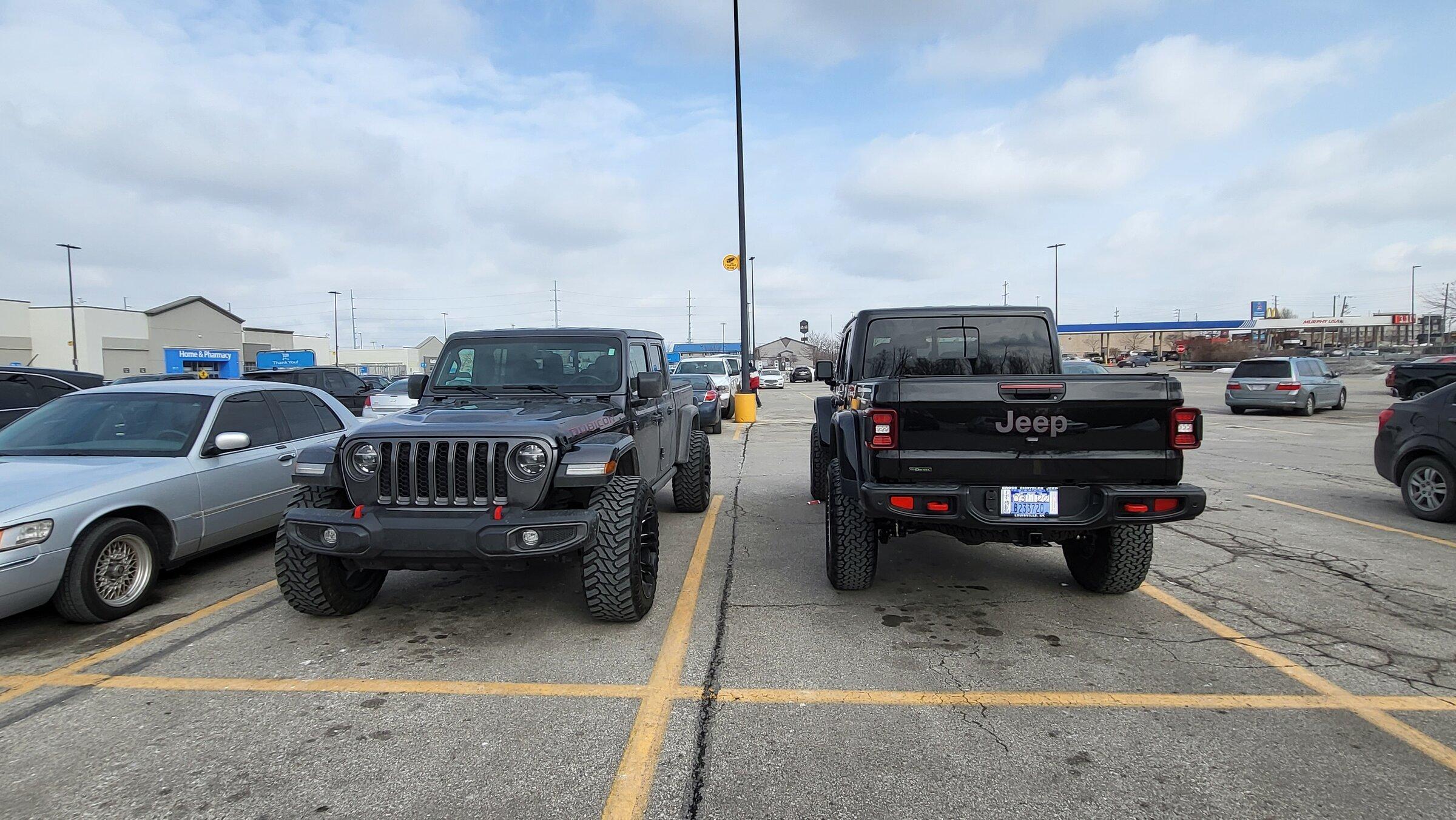 Jeep Gladiator Jeeps Parking Next To Jeeps 20220213_105653