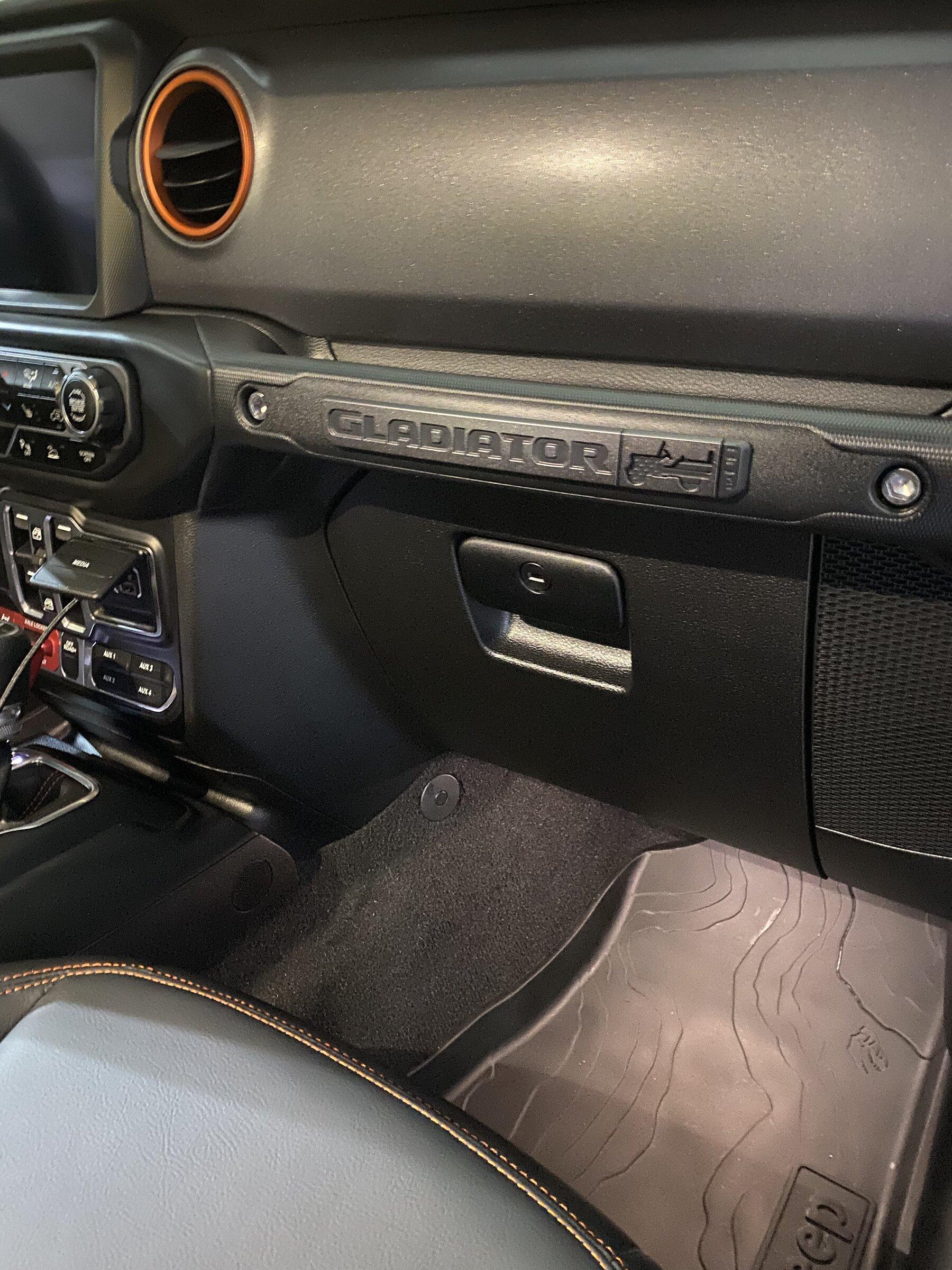 Jeep Gladiator Gladiator Glovebox Handle Mod 925F45BA-DAA6-485F-B4C7-AA74C76068B9