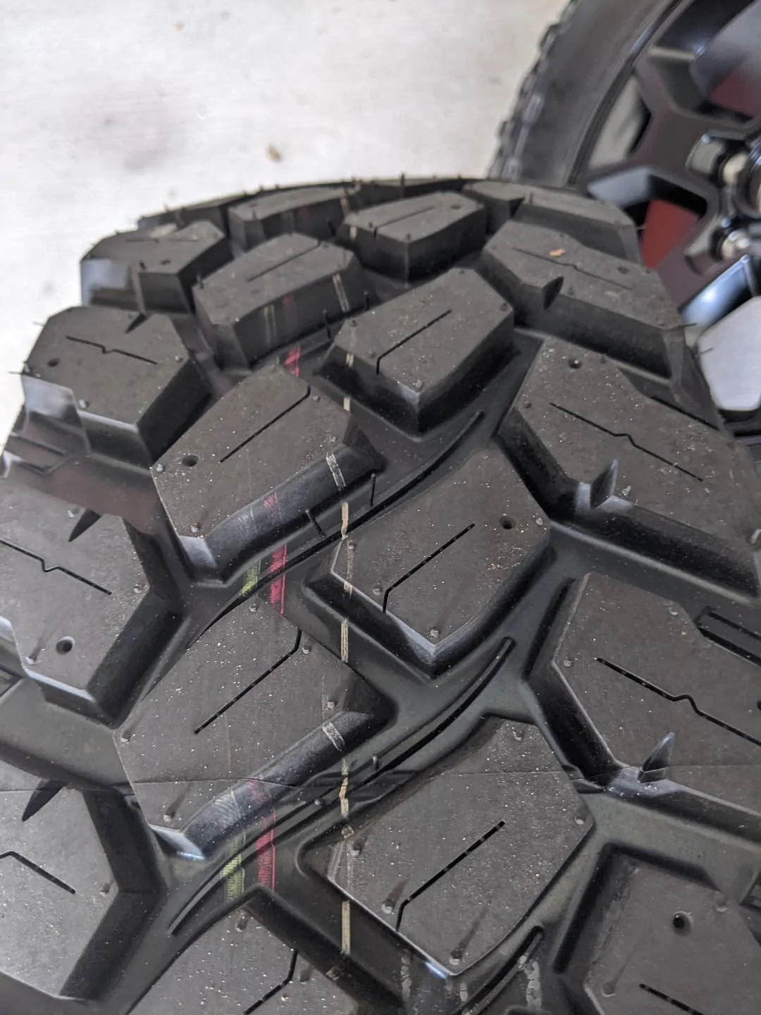 Jeep Gladiator 2022 Willys Wheels and Tires Fire1