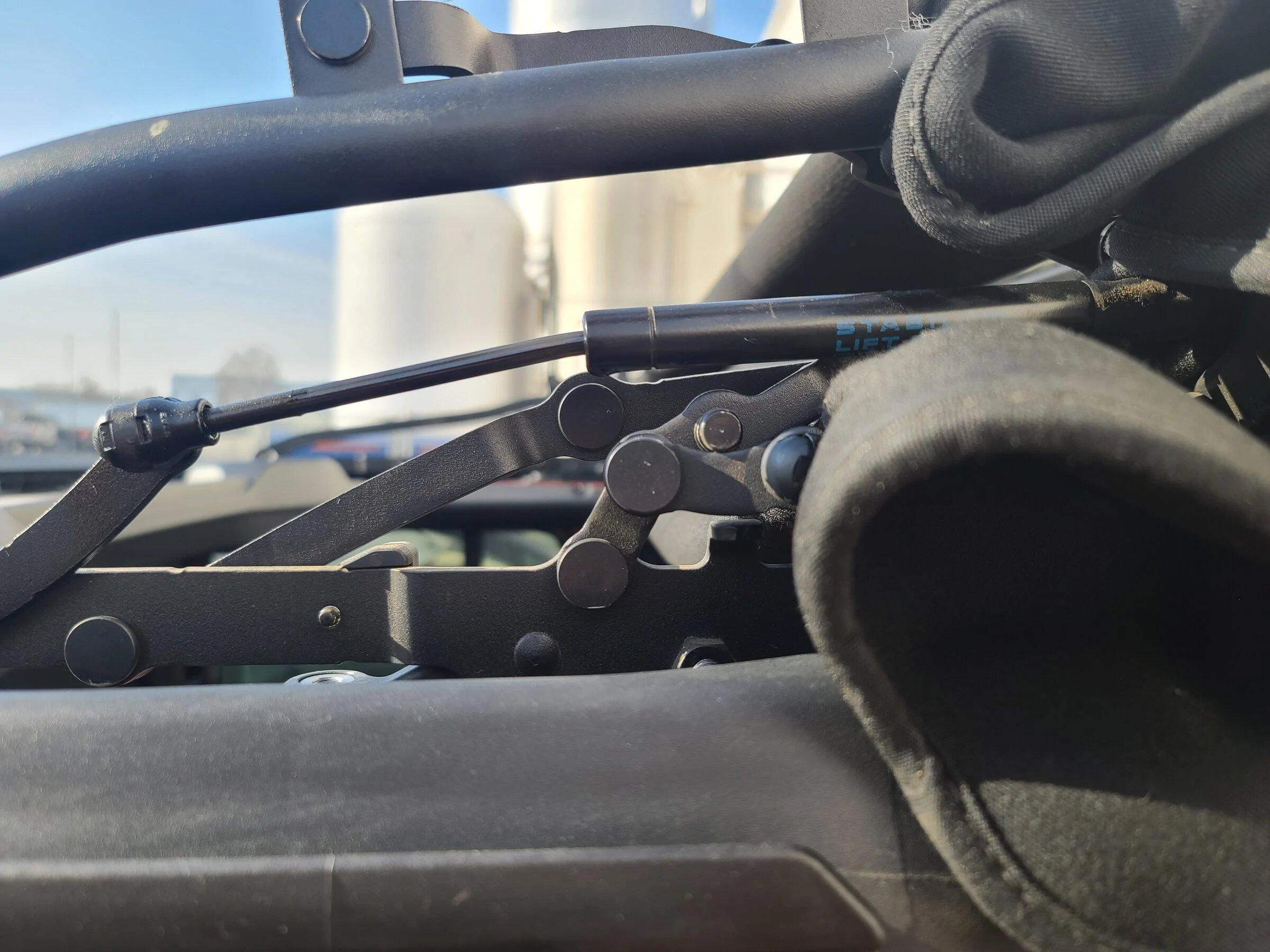 Jeep Gladiator Soft top support struts 20220214_092419