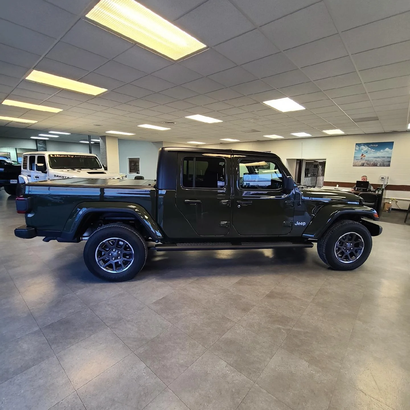 Jeep Gladiator Where are those MY22 JT's? messages_0(2)
