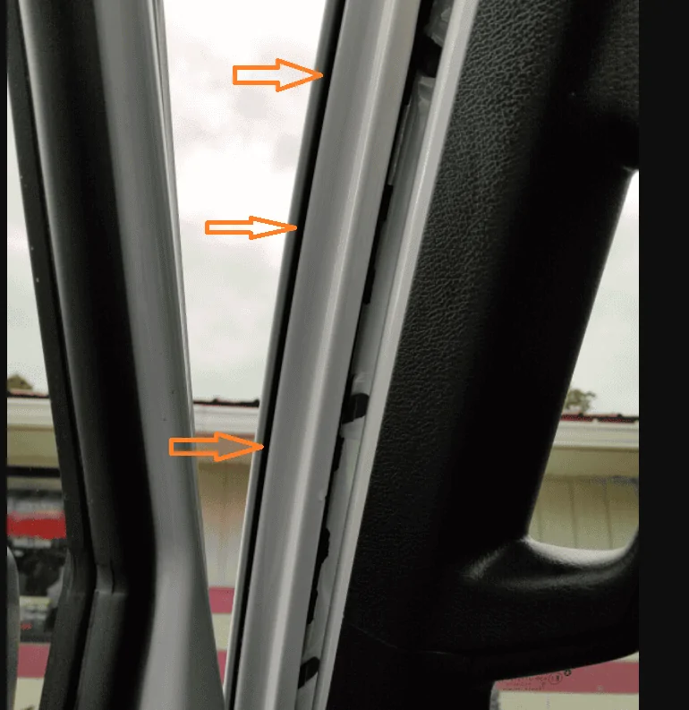 Jeep Gladiator Air rush, noise in roof panel 1644870442641
