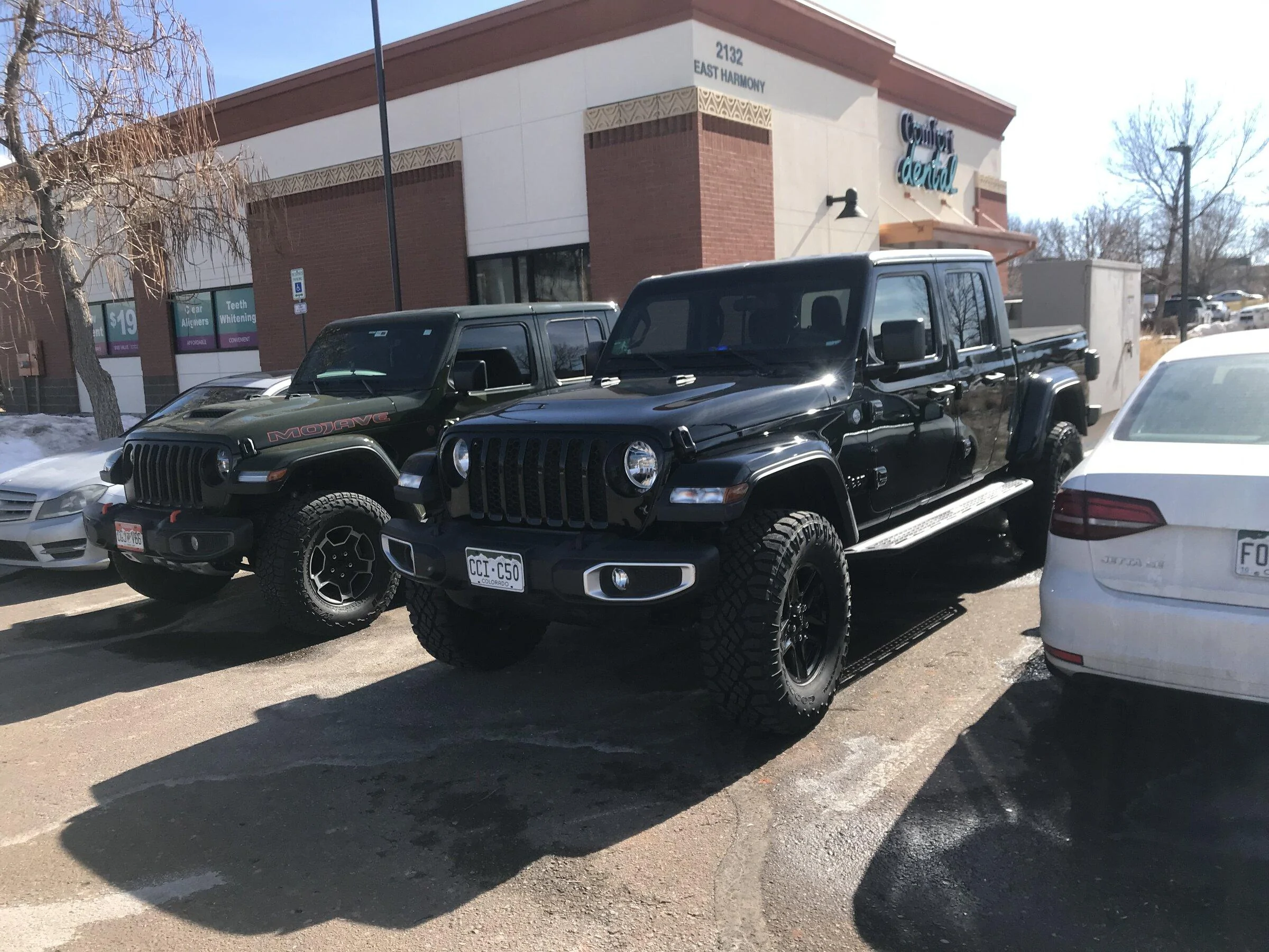 Jeep Gladiator Max Tow with Mopar lift next to a stock Mojave 74366BE3-BC7D-4D06-B73B-A668604DE68E
