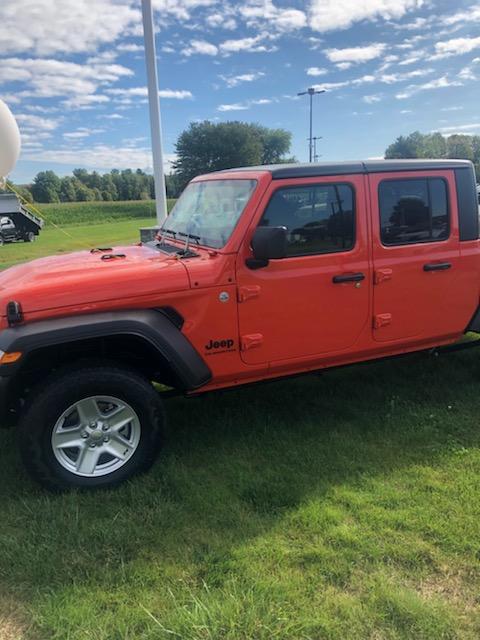 Jeep Gladiator Factory wheels and tires off Max Tow IMG951562
