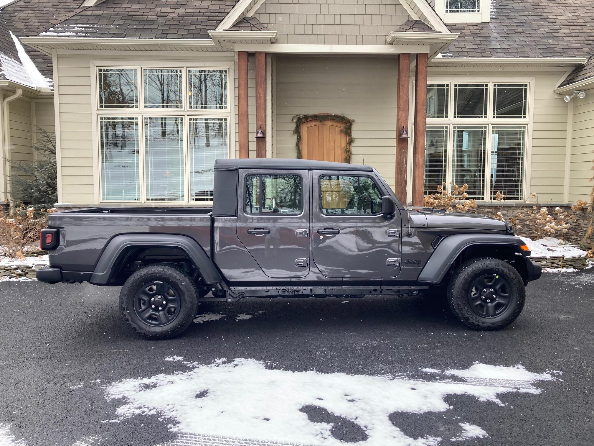 Jeep Gladiator Sport with Max Tow package wheel options 3A192D3C-22F1-482E-82C8-DCE9553E01CD