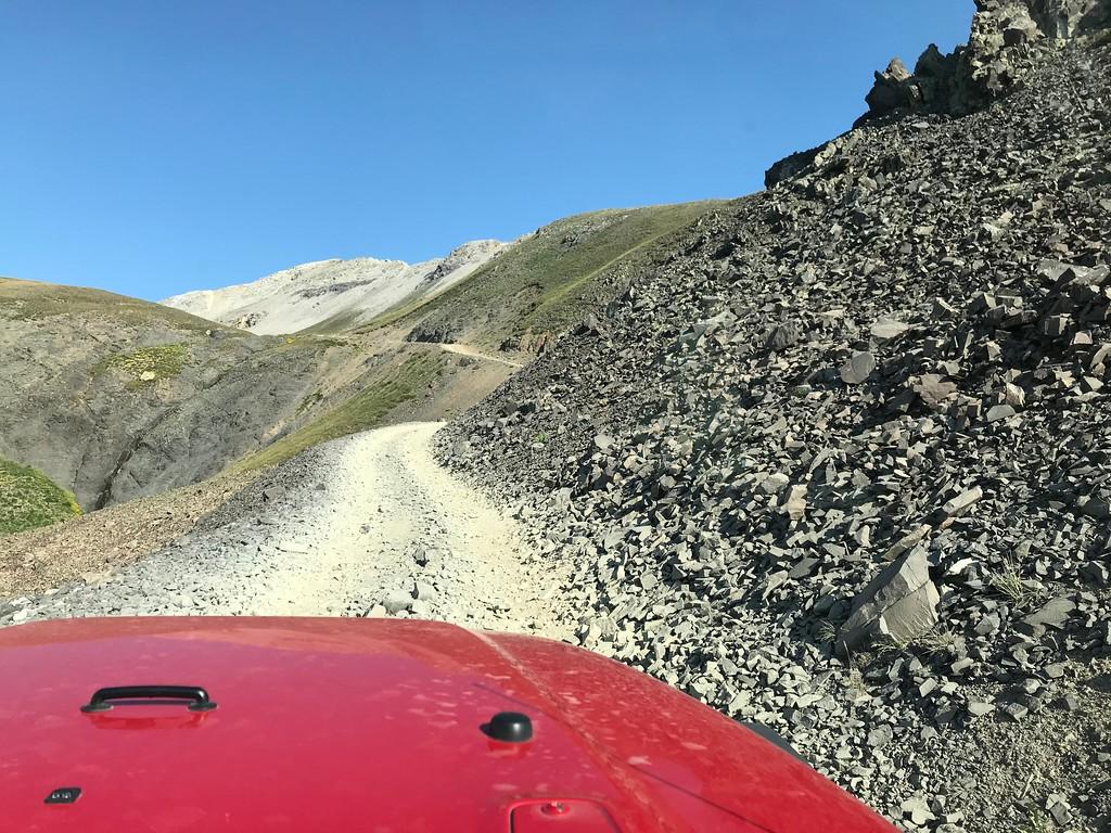 Jeep Gladiator Gladiator on a tight Black Bear Pass switchback. Drone footage. i-JSXvg9G-XL
