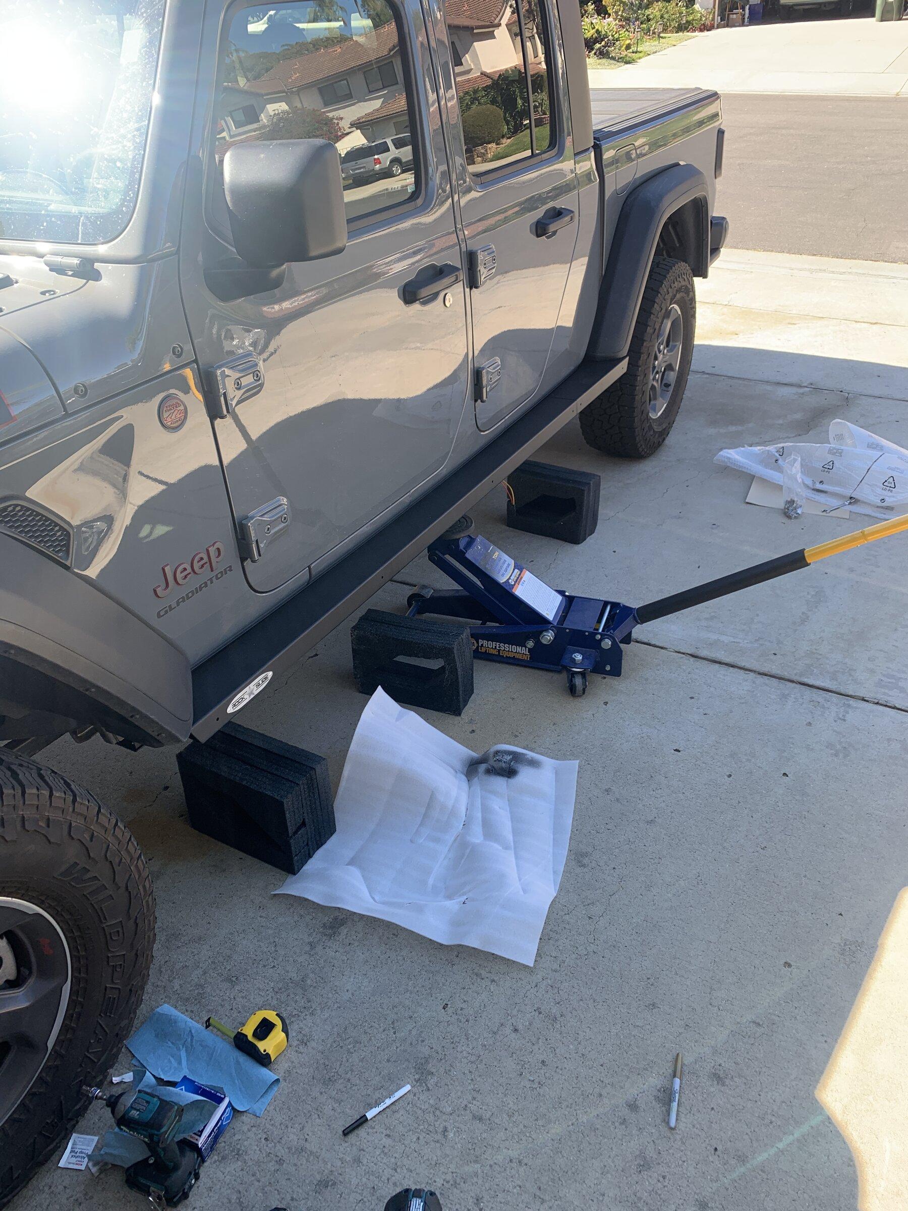 Jeep Gladiator 2021 JTRD Sting Grey Rhino D899040F-F3B6-4260-BF7A-64ED6FC4A856
