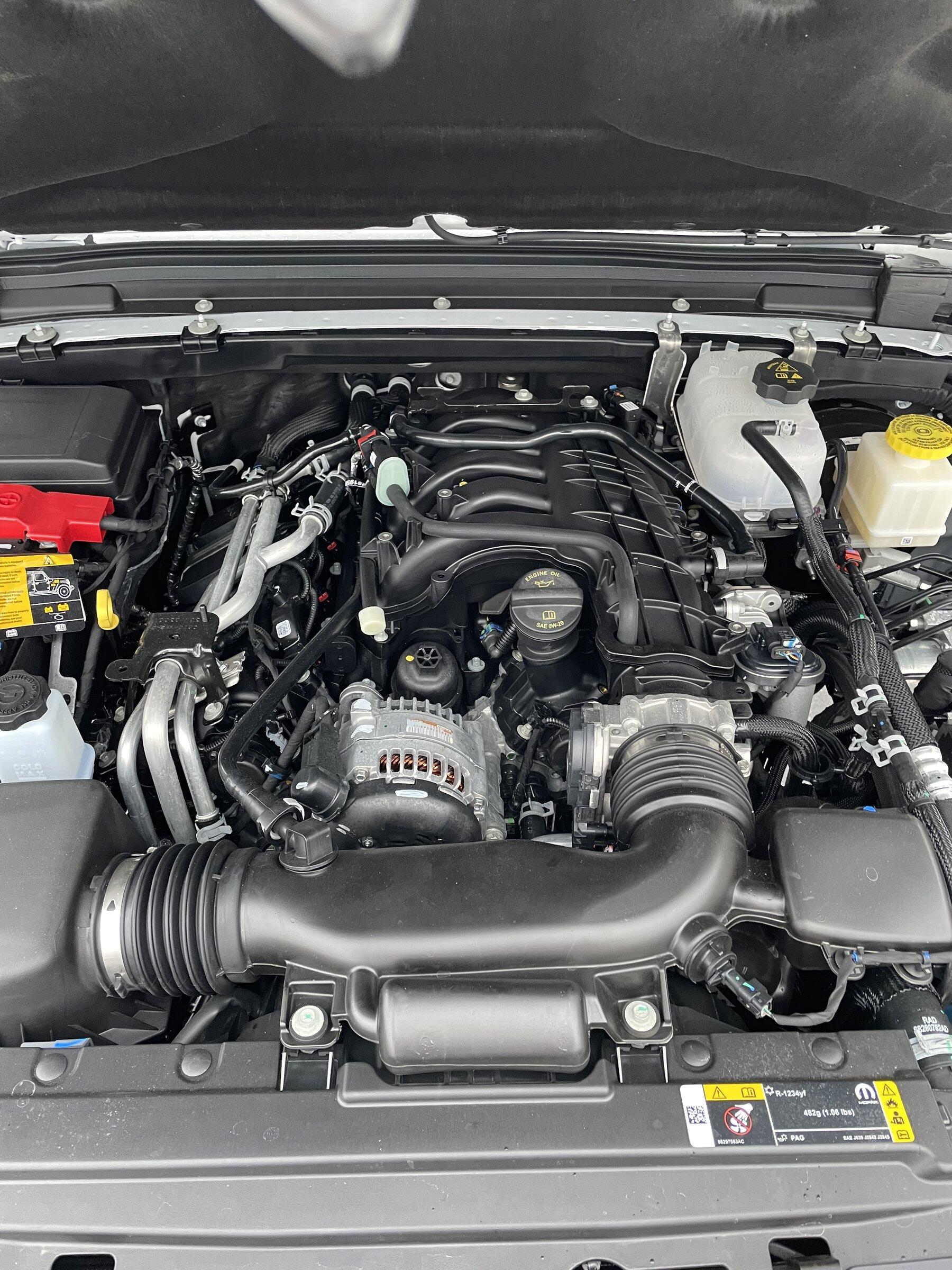 Jeep Gladiator Missing engine cover for new models (2022)? D1742E9E-705C-4390-AF73-597E91E00077