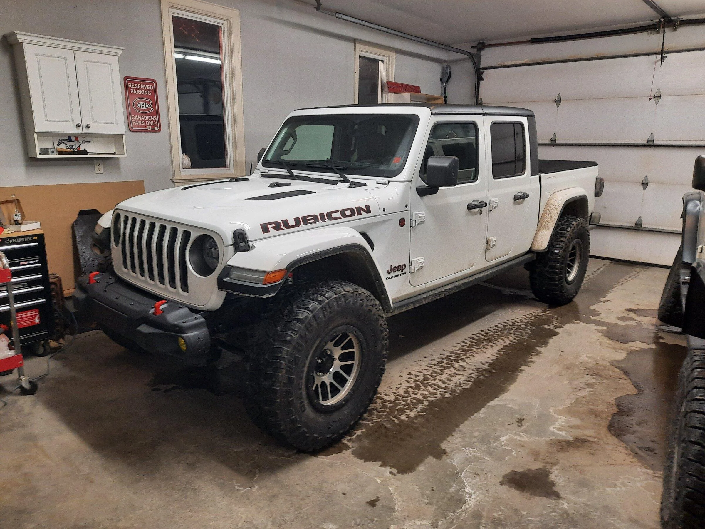 Jeep Gladiator Any Rubicons or wide axles JT's with 17x9 4.75bs? 20220122_183249