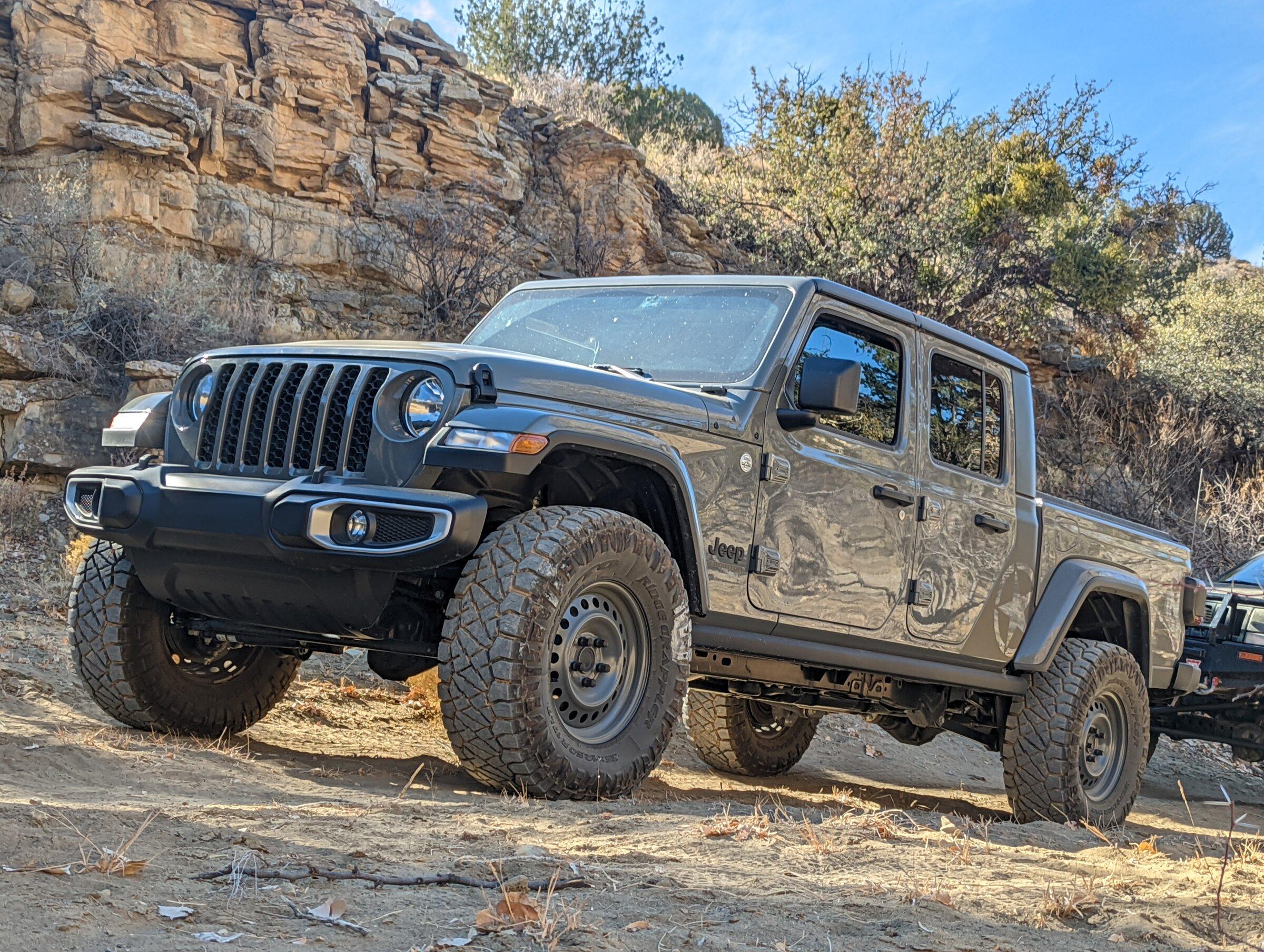 Jeep Gladiator JTRD mopar 2 lift and MPG PXL_20220115_193413190