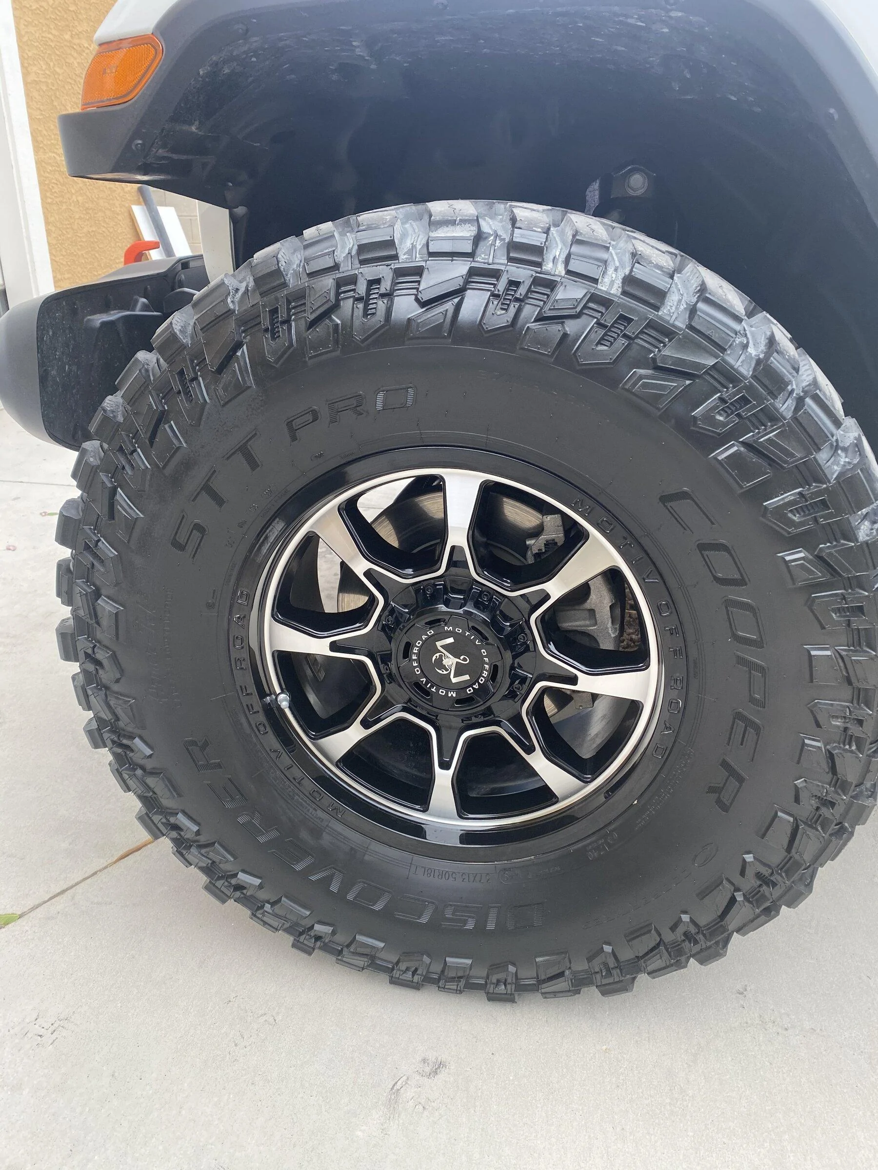 Jeep Gladiator Mojave big tires B1DCEDBB-37F7-4AD7-8AC7-26507401E80E