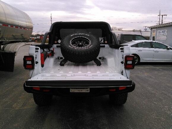 Jeep Gladiator 37" Tire Carrier KIMG01491