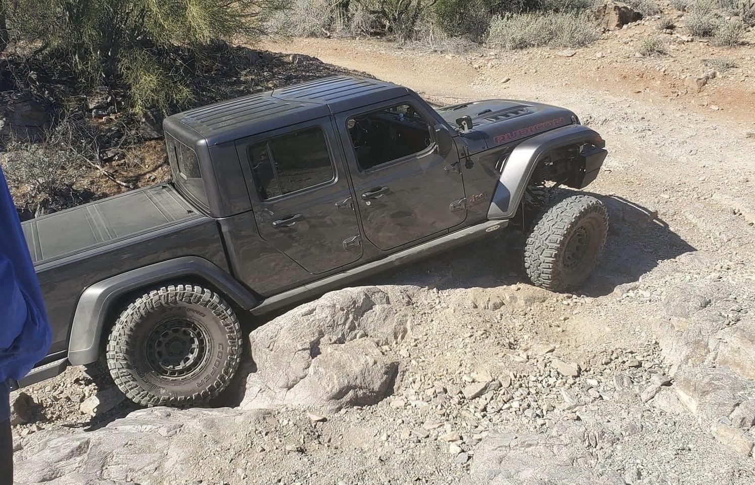Jeep Gladiator Looking for Pics of power side steps with the steps closed 3F6A7F36-CFCB-45A3-AC27-7AD0613923B0