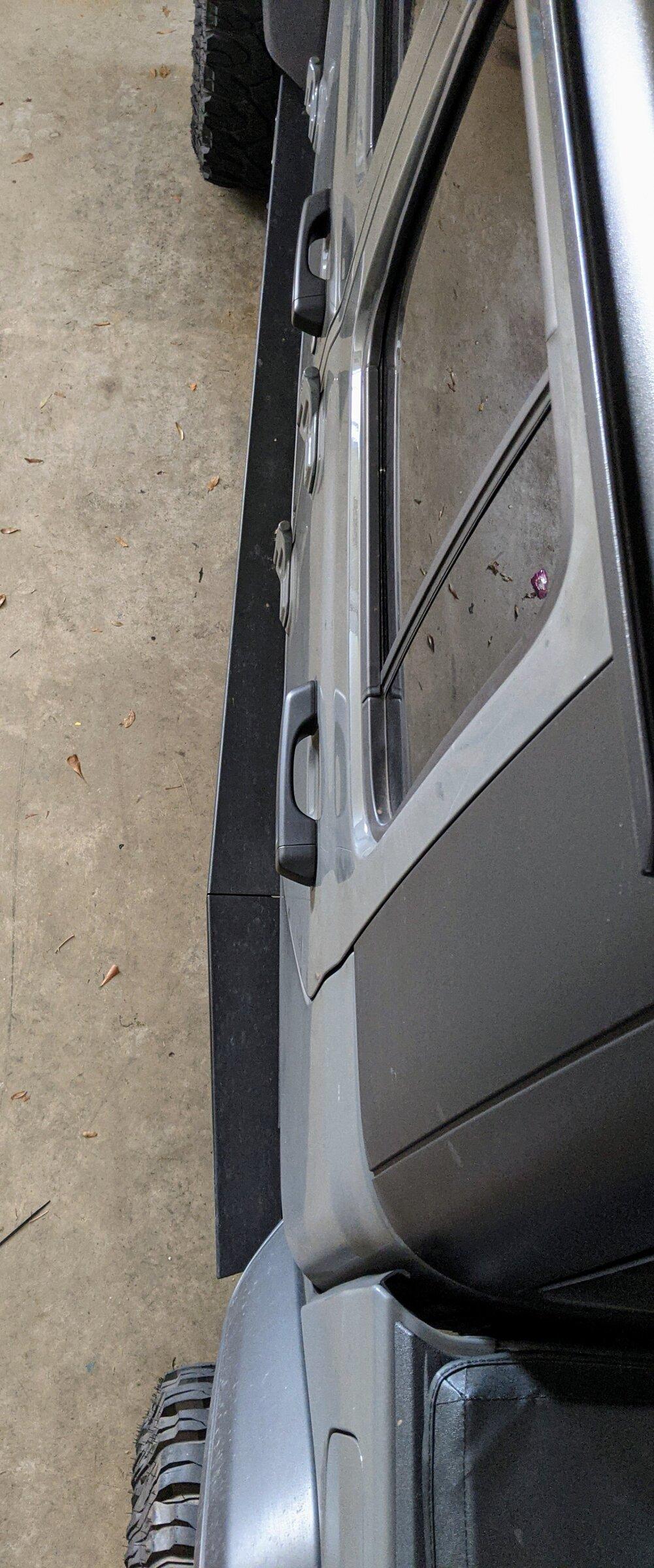 Jeep Gladiator Looking for Pics of power side steps with the steps closed PXL_20220218_181155925