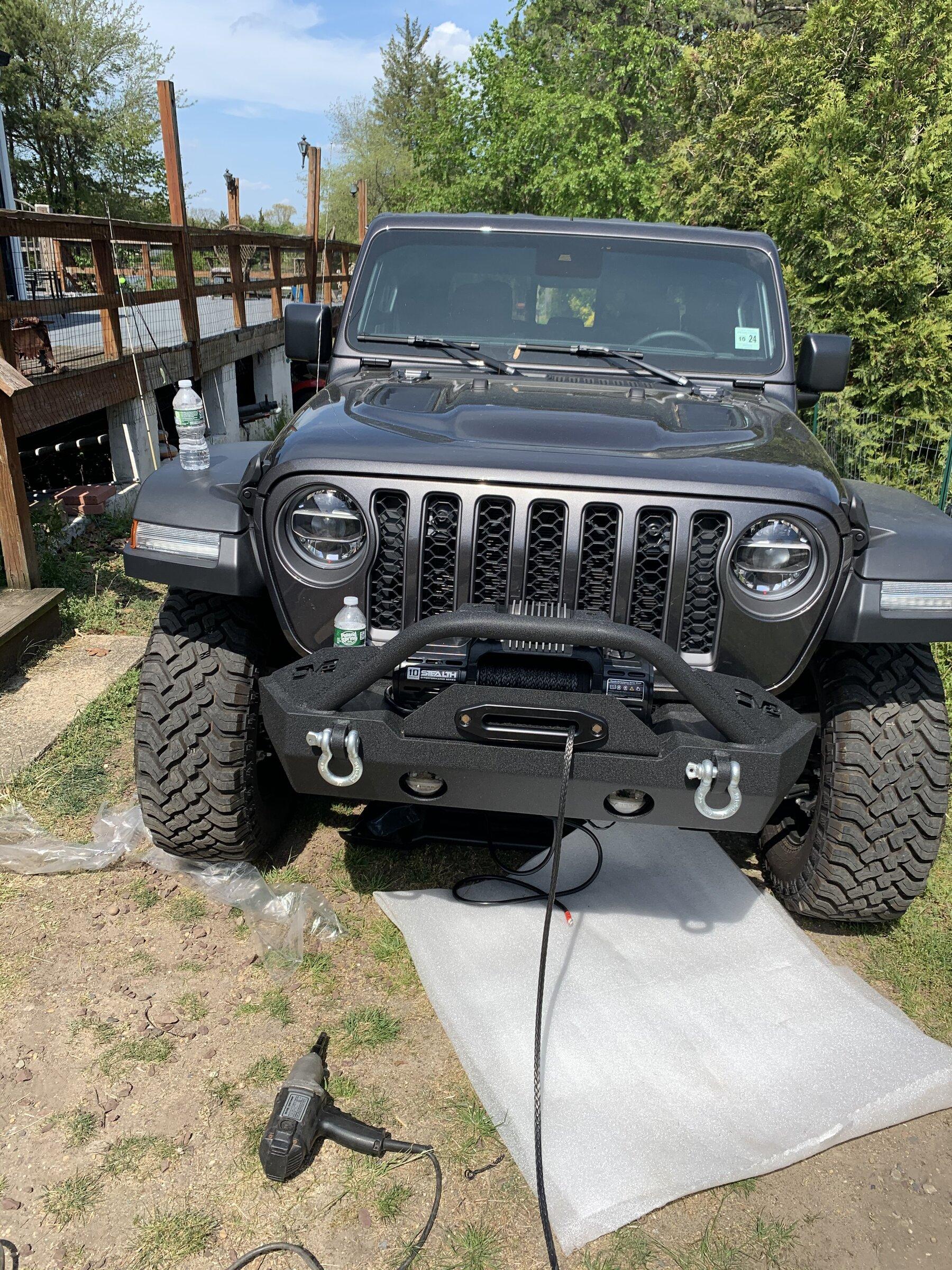 Jeep Gladiator Jeep Gladiator no dents no rust used steel bumpers 5ABB6C6D-19B8-42C5-A2A6-E3503CD97550