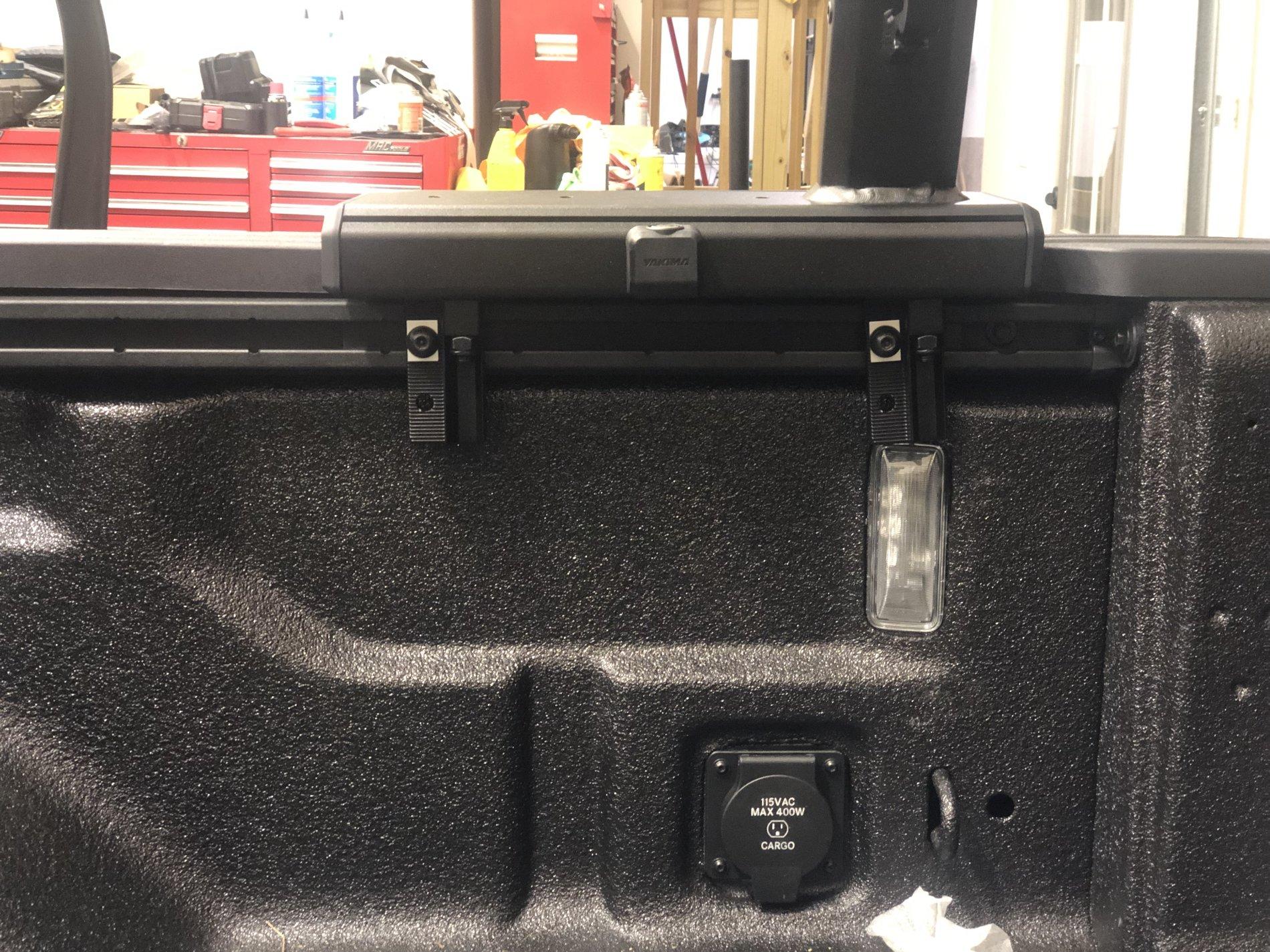 Jeep Gladiator Yakima Outpost HD w/ Skyrise 3 Roof Top Tent 4812AF84-BE99-4B7C-BE65-F16495315348
