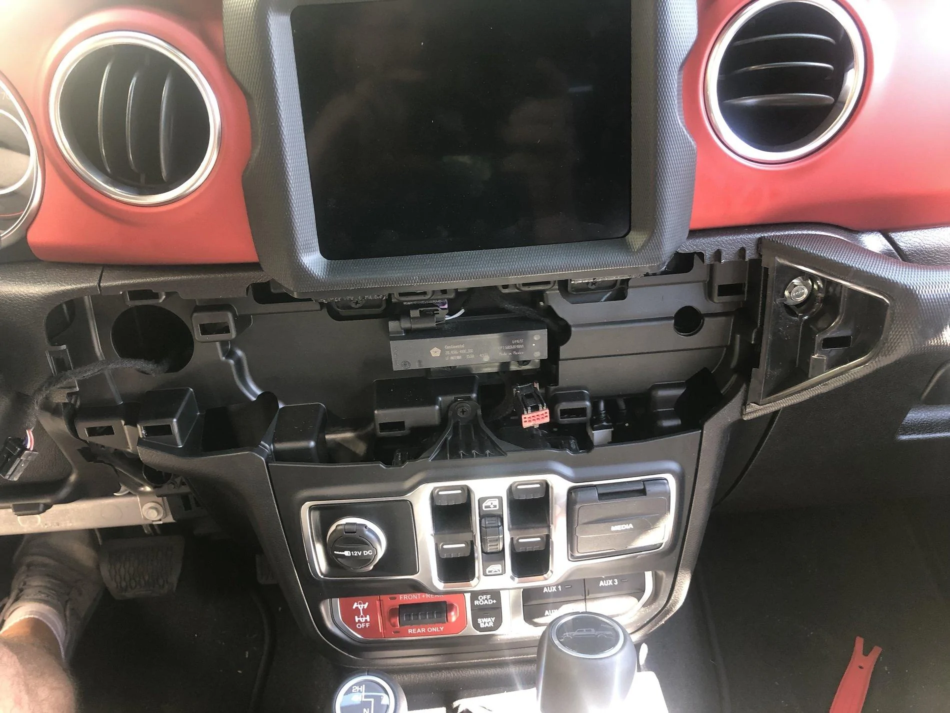 Jeep Gladiator 12v socket/lighter SzW3UkkQTa+xa6wf7adGUQ