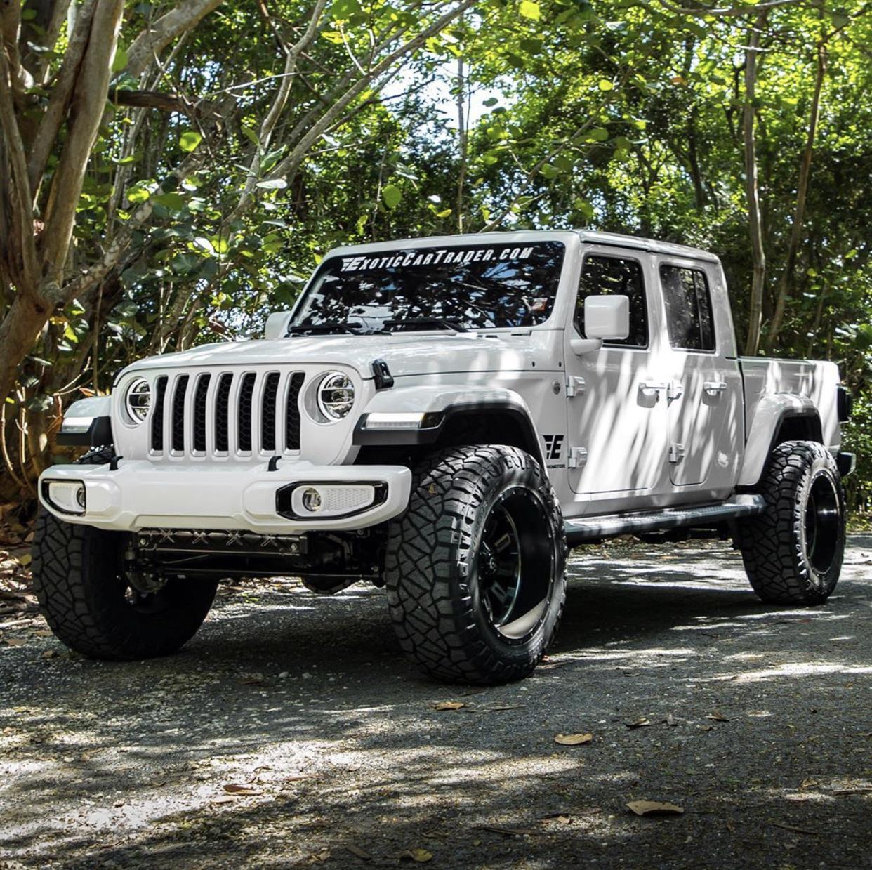 Jeep Gladiator BRIGHT WHITE Gladiator JT Club ABDA7599-9266-4398-B591-373A856A0751