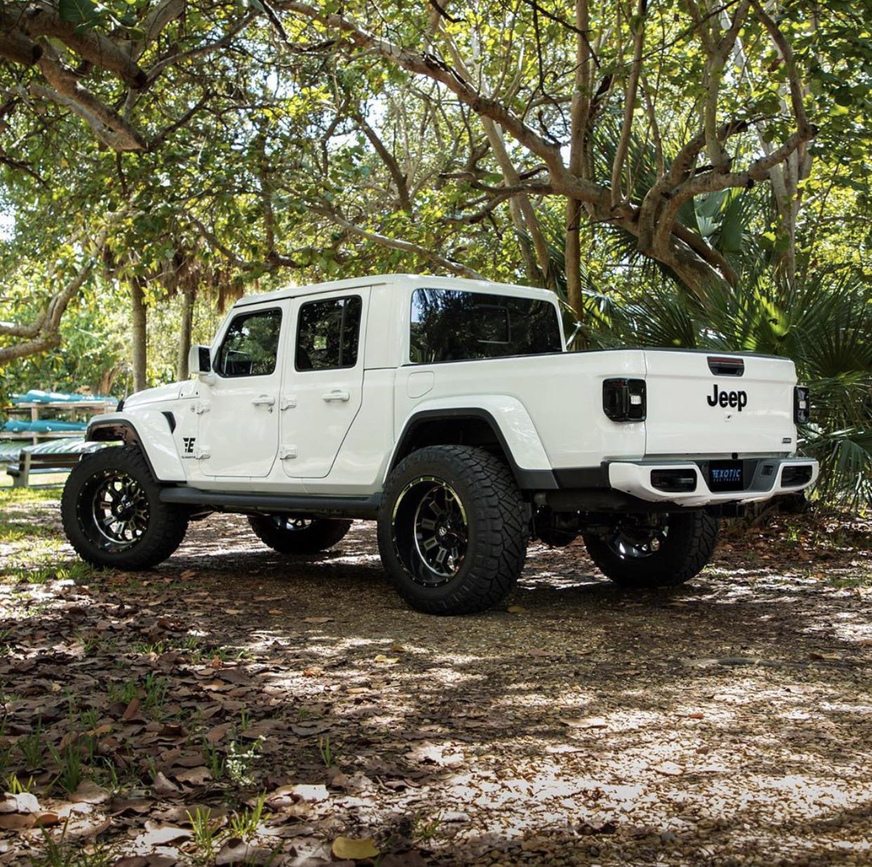 Jeep Gladiator BRIGHT WHITE Gladiator JT Club 133F45BB-21FD-4E81-844D-3DEB358DF4C3