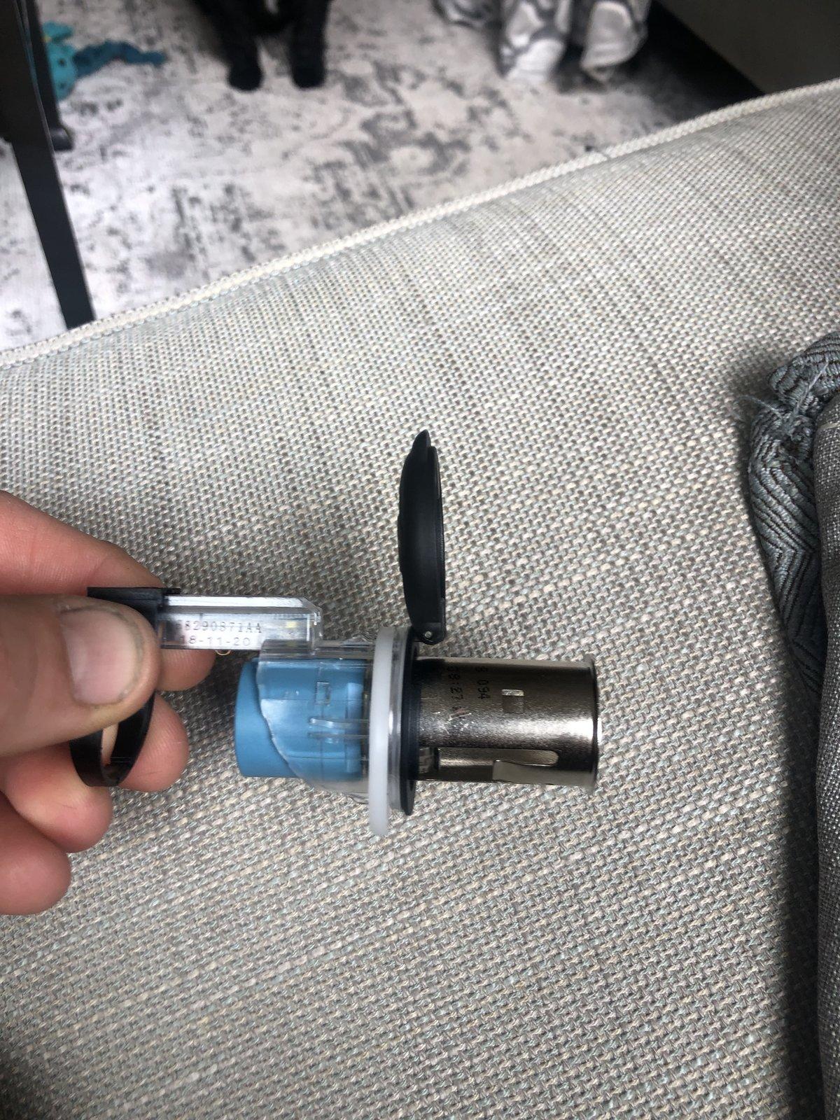 Jeep Gladiator 12v socket/lighter iqmok04+T3y1lPJaDP+OPA