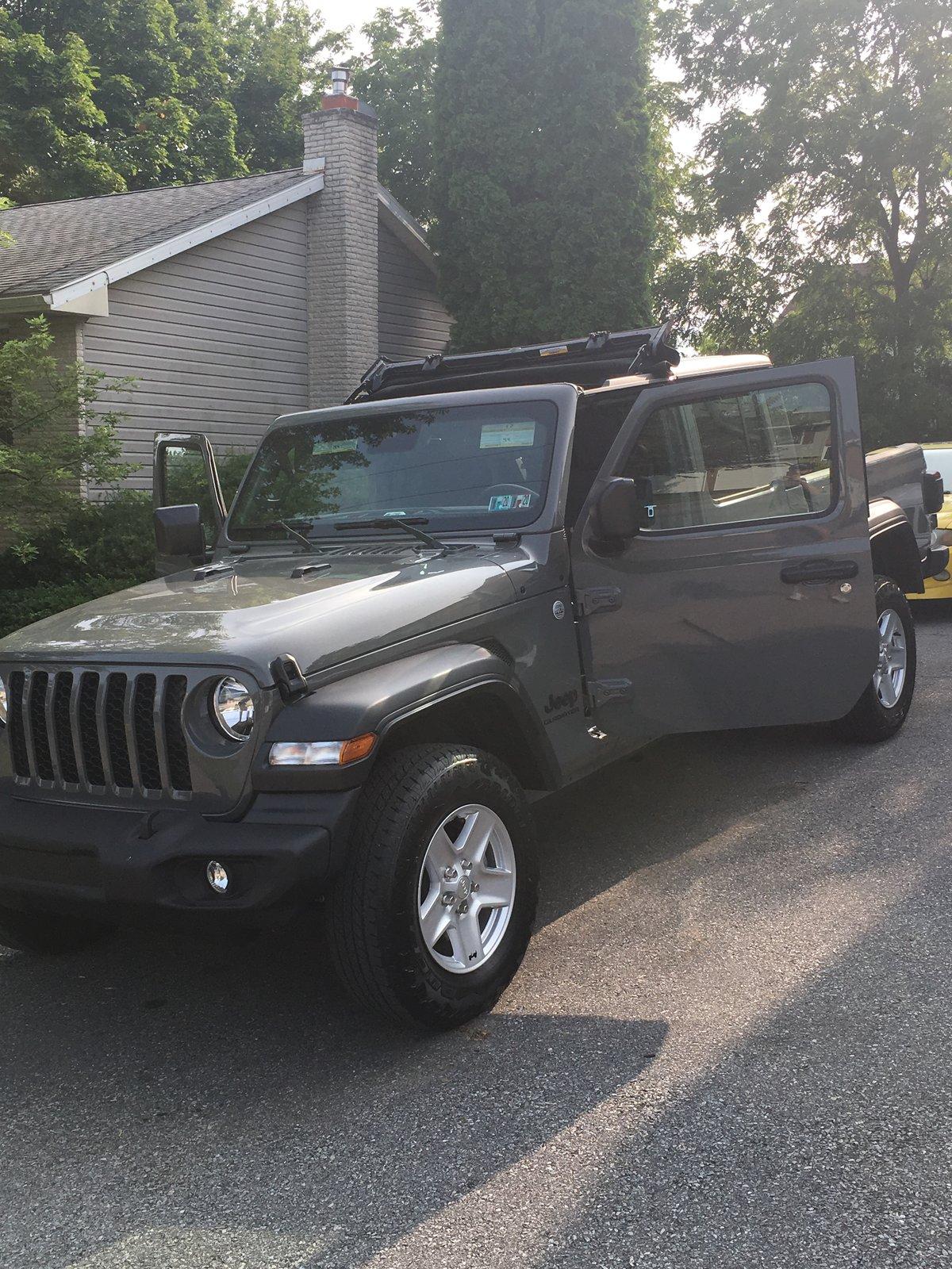 Jeep Gladiator STING GRAY Gladiator JT Club 29E87774-F995-40BB-AA1A-DF75C4B37128