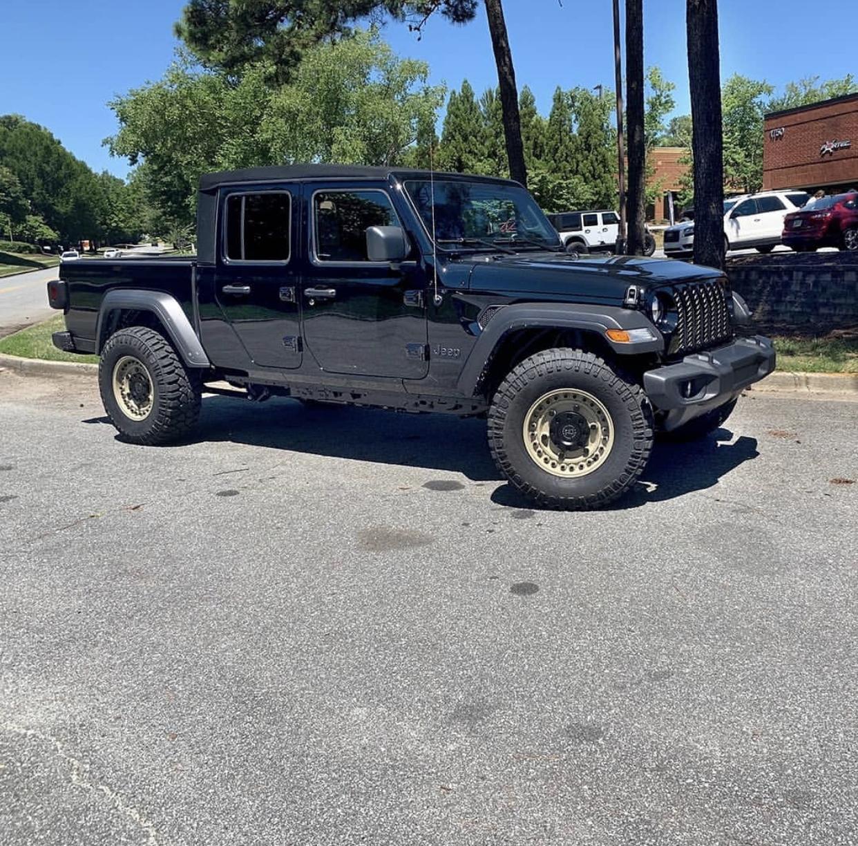 Jeep Gladiator BLACK Gladiator JT Club 106A6E7C-98C8-4D38-A088-DBBBE5FB0D5F