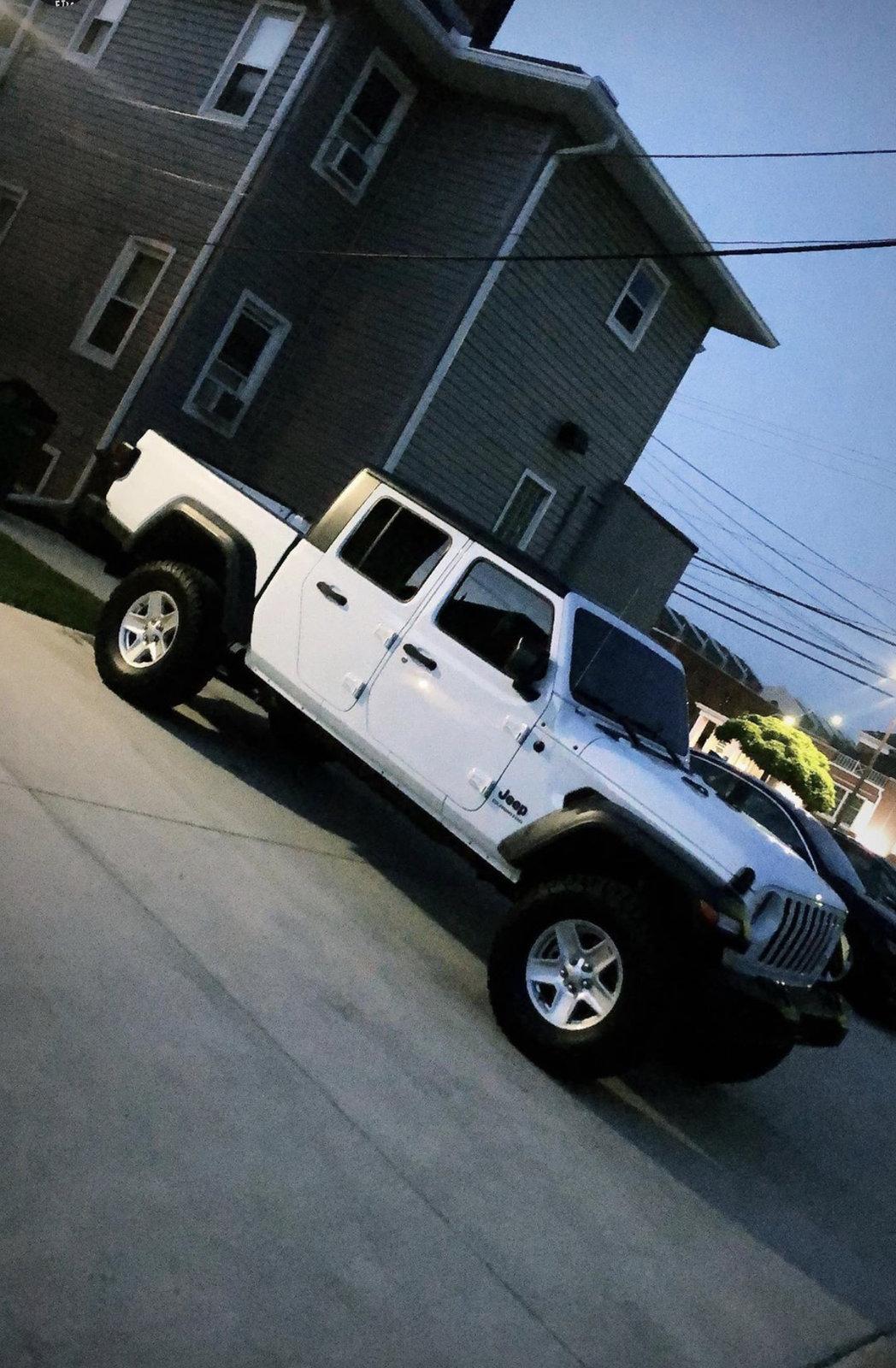 Jeep Gladiator BRIGHT WHITE Gladiator JT Club 75D74608-B458-4CFB-AFEF-48AA9AEB178B