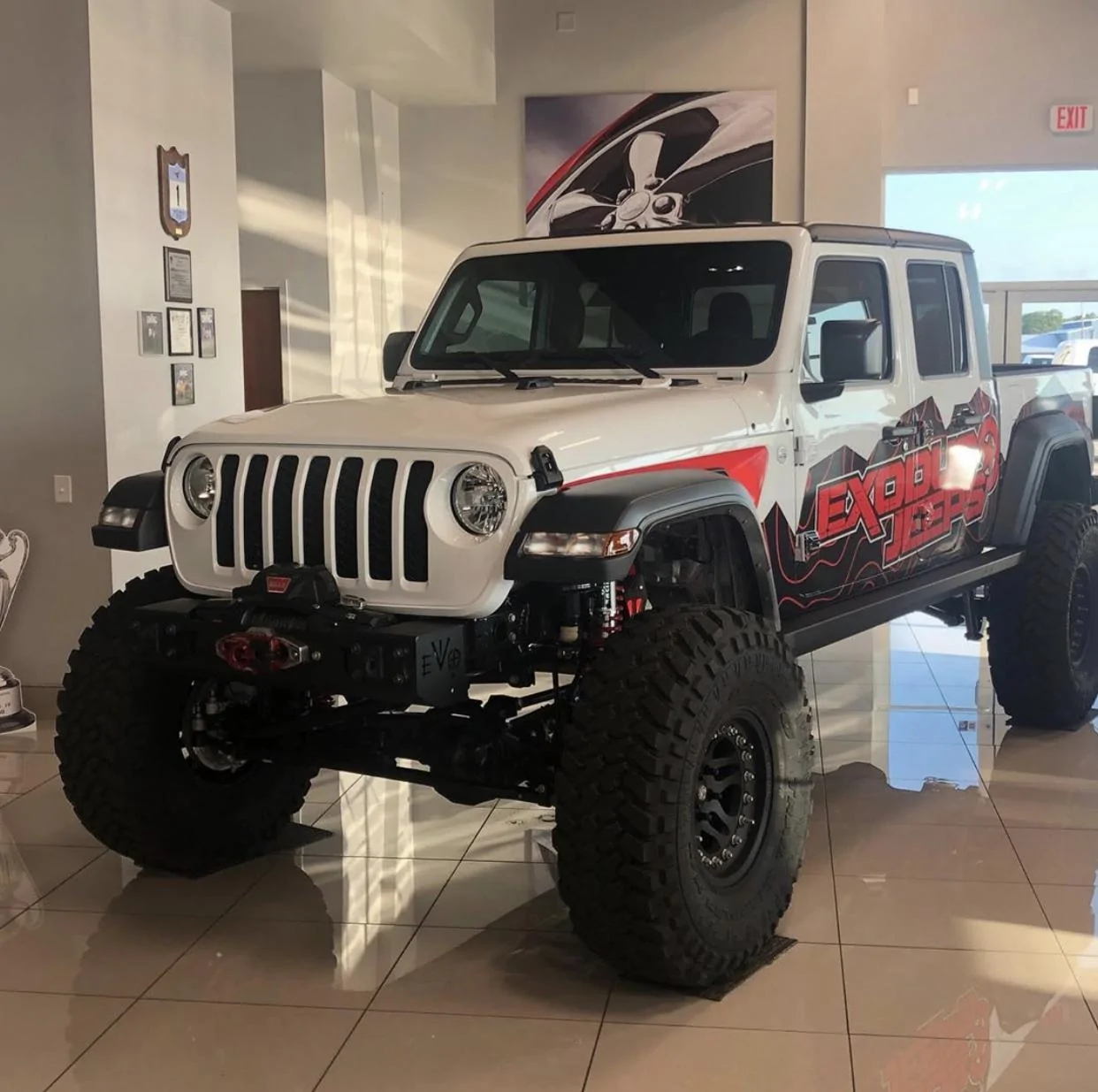 Jeep Gladiator BRIGHT WHITE Gladiator JT Club A471B4CC-C161-4F96-B167-7DE2DDFDE219