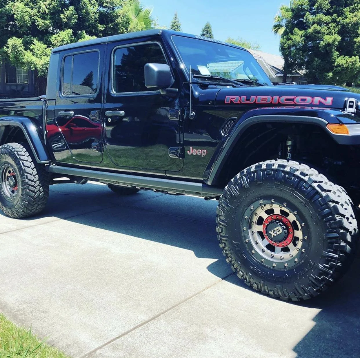 Jeep Gladiator BLACK Gladiator JT Club 7562AC93-1FC9-40FF-BDCD-8CDE037AF202