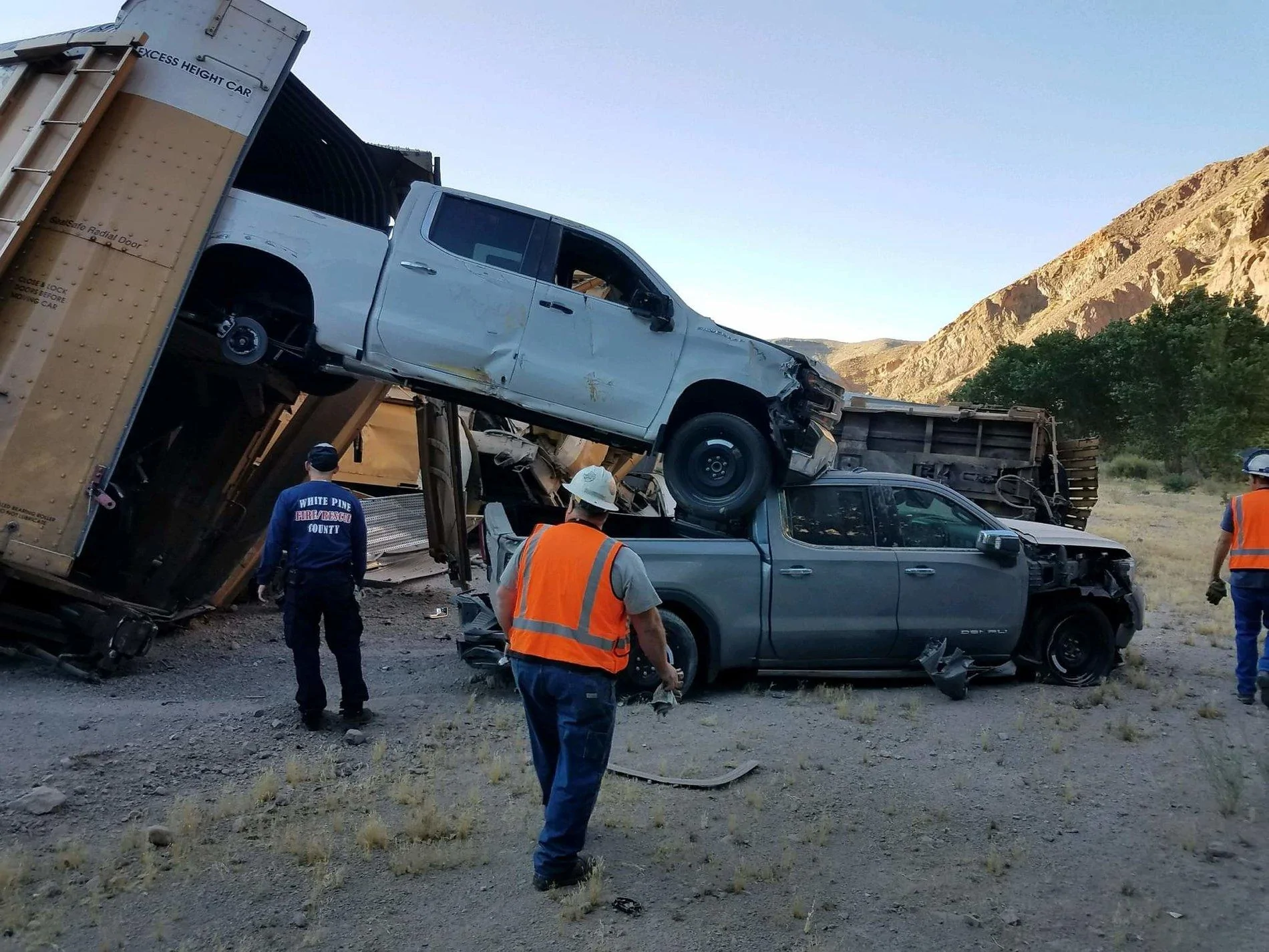 Jeep Gladiator Spectacular train wreck destroys Jeep Gladiators :( 66737056_1528230940641301_4781016611605708800_o