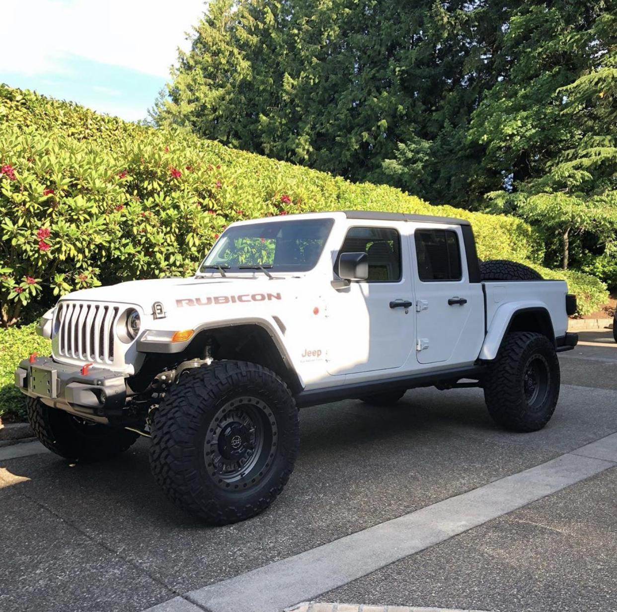 Jeep Gladiator BRIGHT WHITE Gladiator JT Club 192A8565-F3B1-4C2F-8B4F-1B624187ACC0