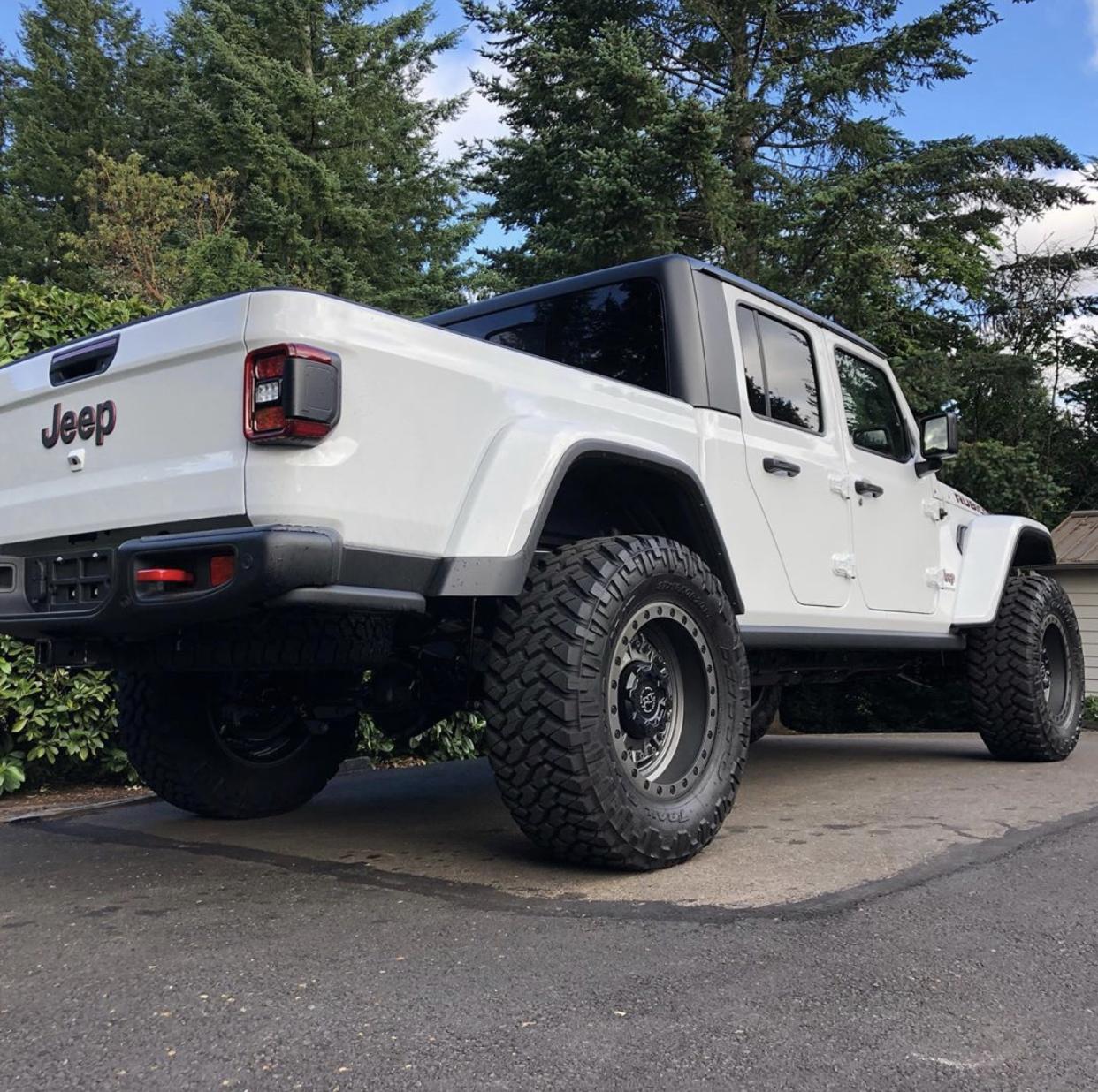 Jeep Gladiator BRIGHT WHITE Gladiator JT Club F505F5C6-E6AB-4CF1-BBA2-94E9F5C77899
