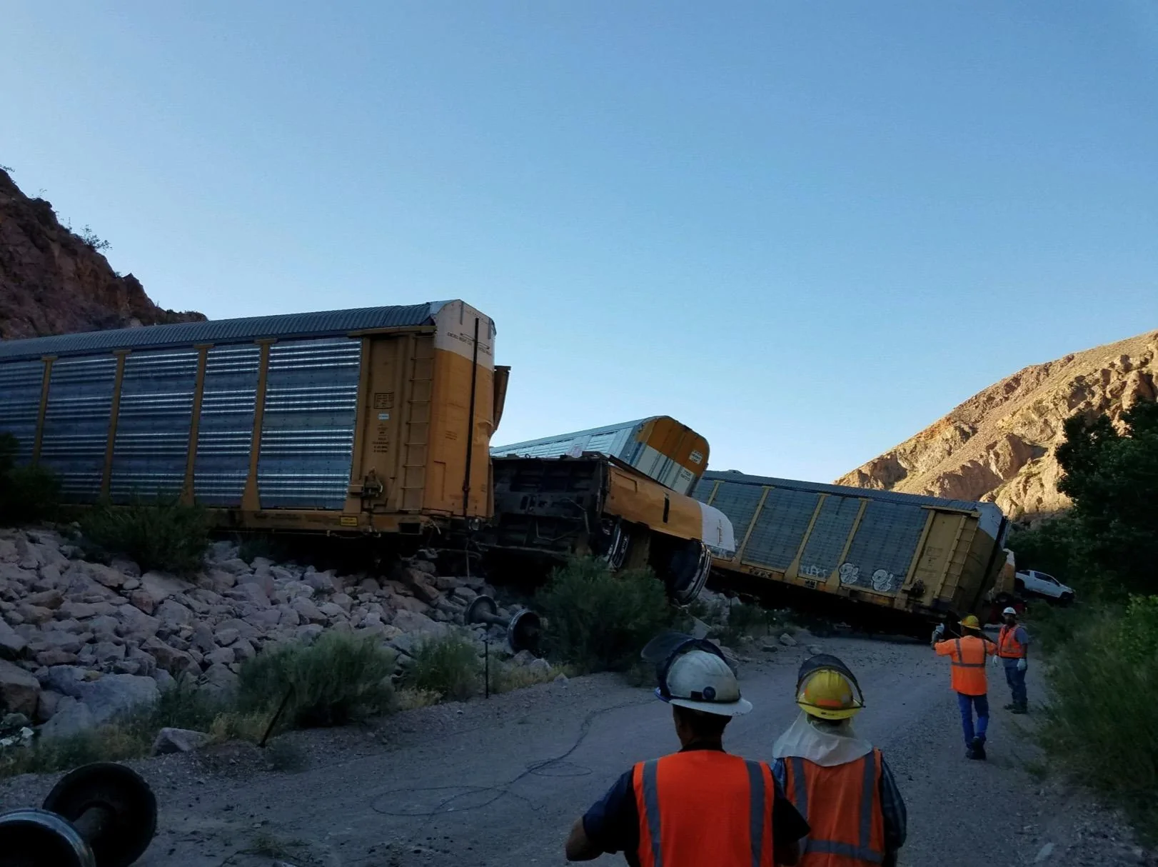 Jeep Gladiator Spectacular train wreck destroys Jeep Gladiators :( Jeep Gladiator Train Wreck Derailment3