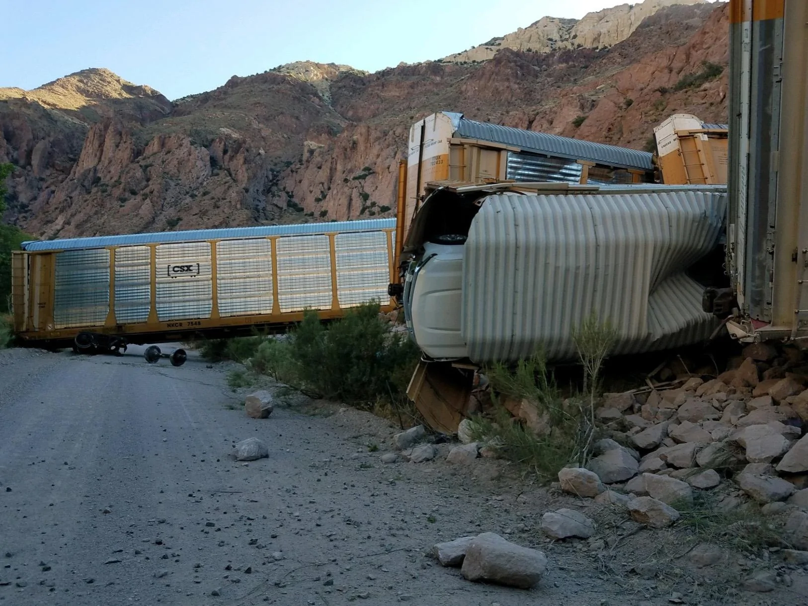 Jeep Gladiator Spectacular train wreck destroys Jeep Gladiators :( Jeep Gladiator Train Wreck Derailment5