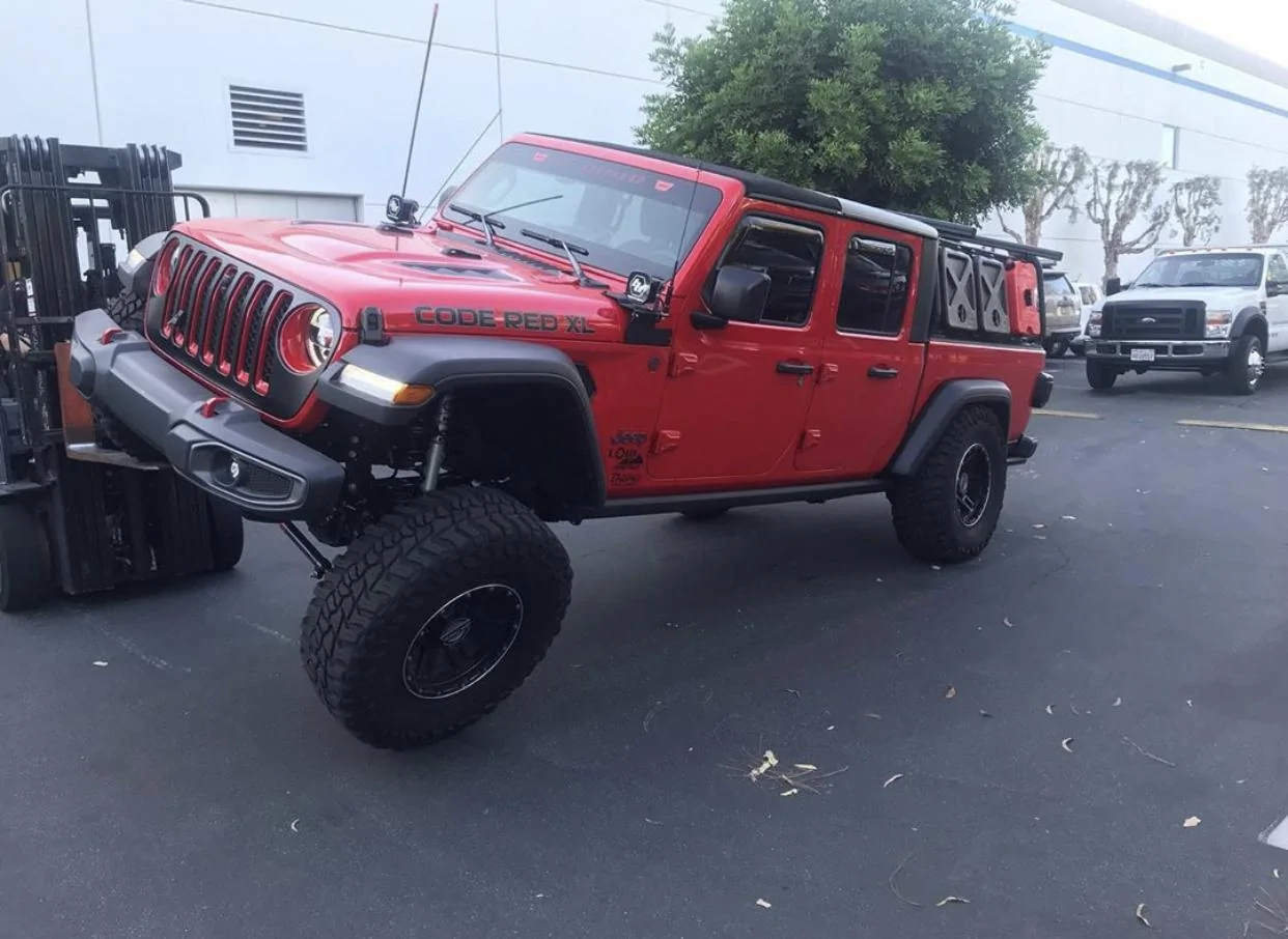 Jeep Gladiator FIRECRACKER RED Gladiator JT Club 43752655-3027-4E23-B02F-4B8AF11A2B87