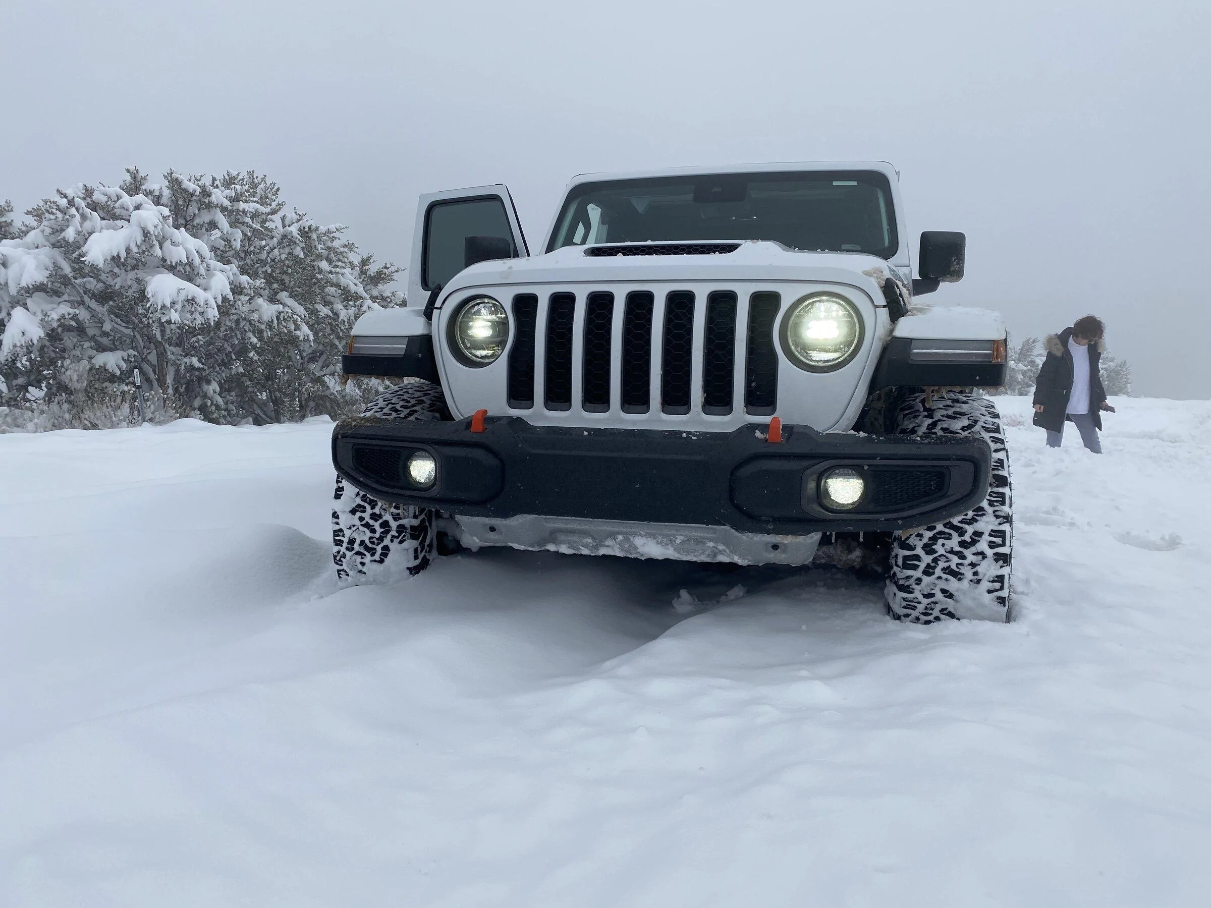 Jeep Gladiator Snow Pictures A4EBF2E2-E596-417F-82D3-D88DC8C93710