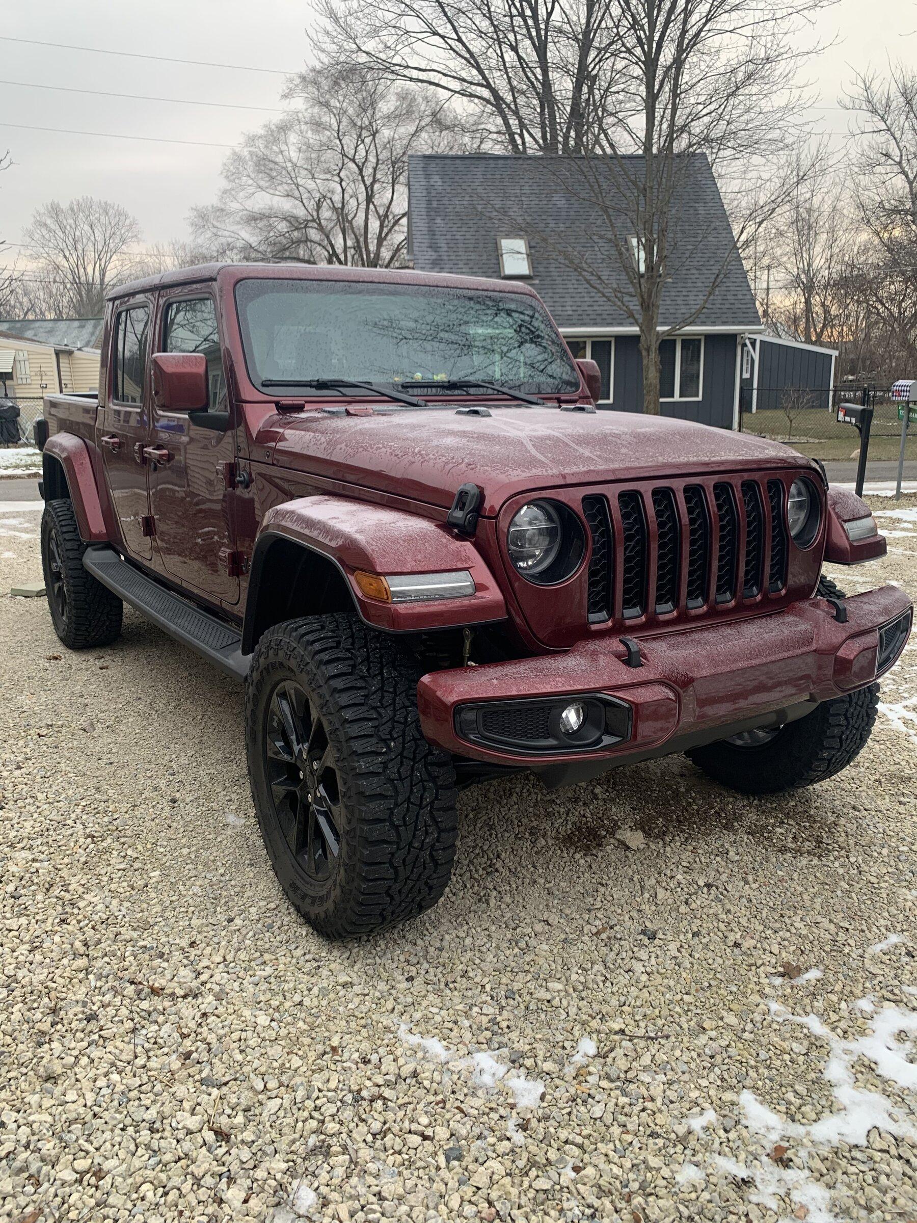 Jeep Gladiator Devils advocate of upping tire size. 718DE631-E712-49C9-ABE0-206F385D9BBC
