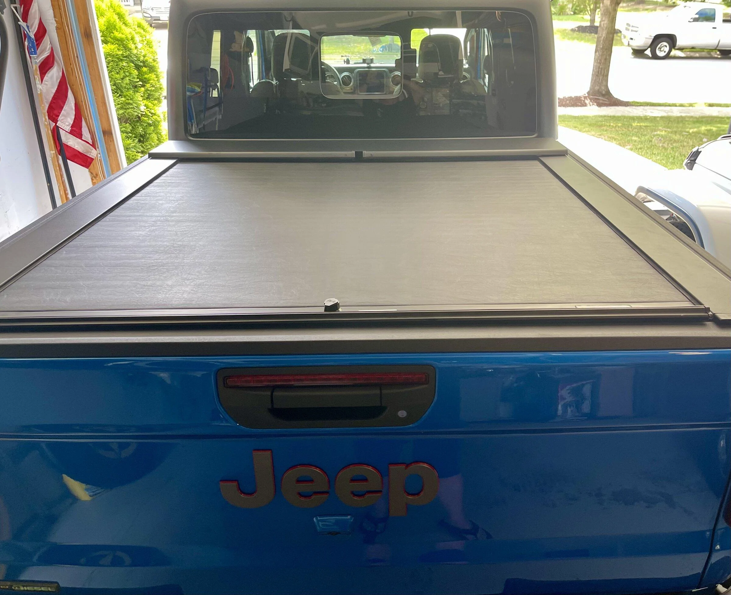 Jeep Gladiator Retractable Tonneau Cover...... C0BA2FA8-46B1-4B48-A7D4-FF2F1236FF13