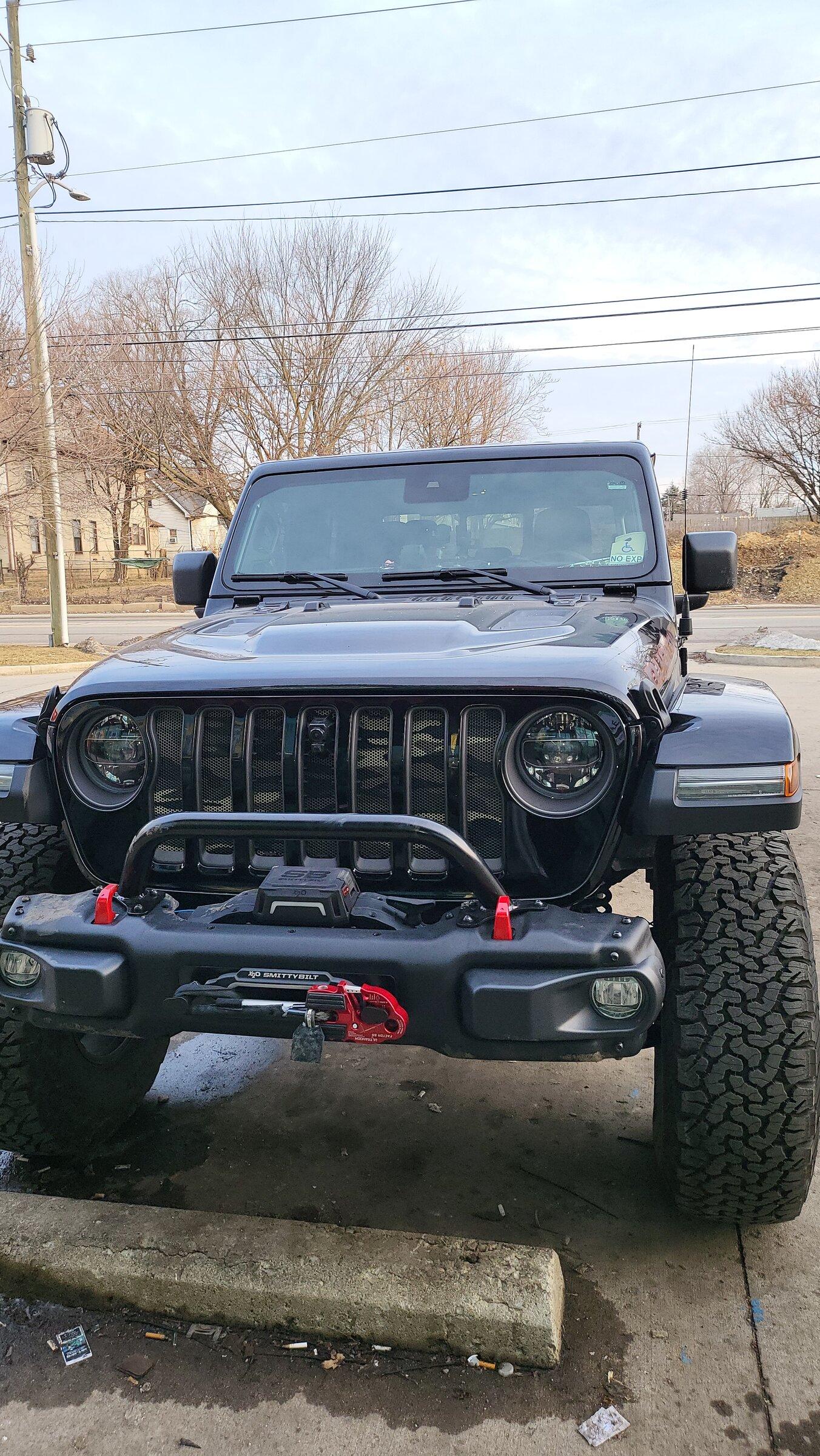 Jeep Gladiator Smittybilt XRC GEN 2 install on 2021 Mojave 20220216_082829