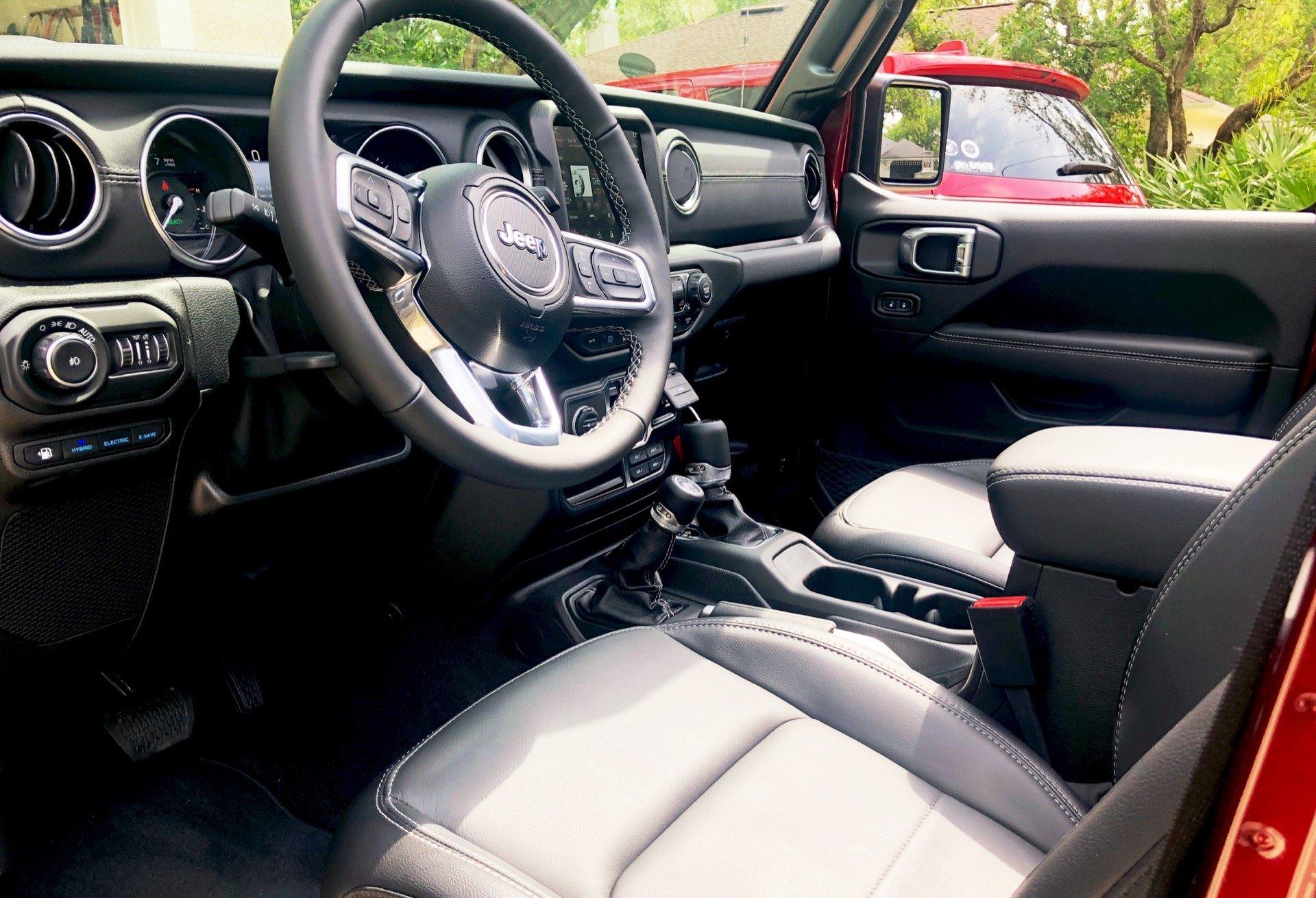 Jeep Gladiator Blank button next to the "115 V AC CARGO" button? downloadfile