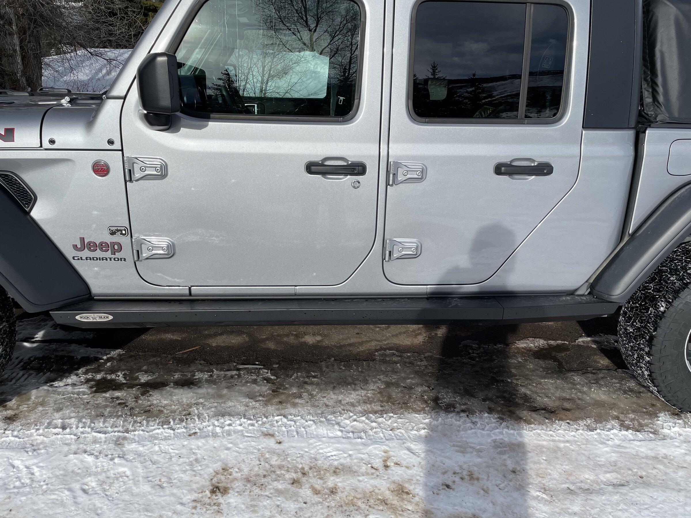 Jeep Gladiator Looking for Pics of power side steps with the steps closed E97FDECA-CA84-4E5E-AAAE-1F4B9D83EEAD