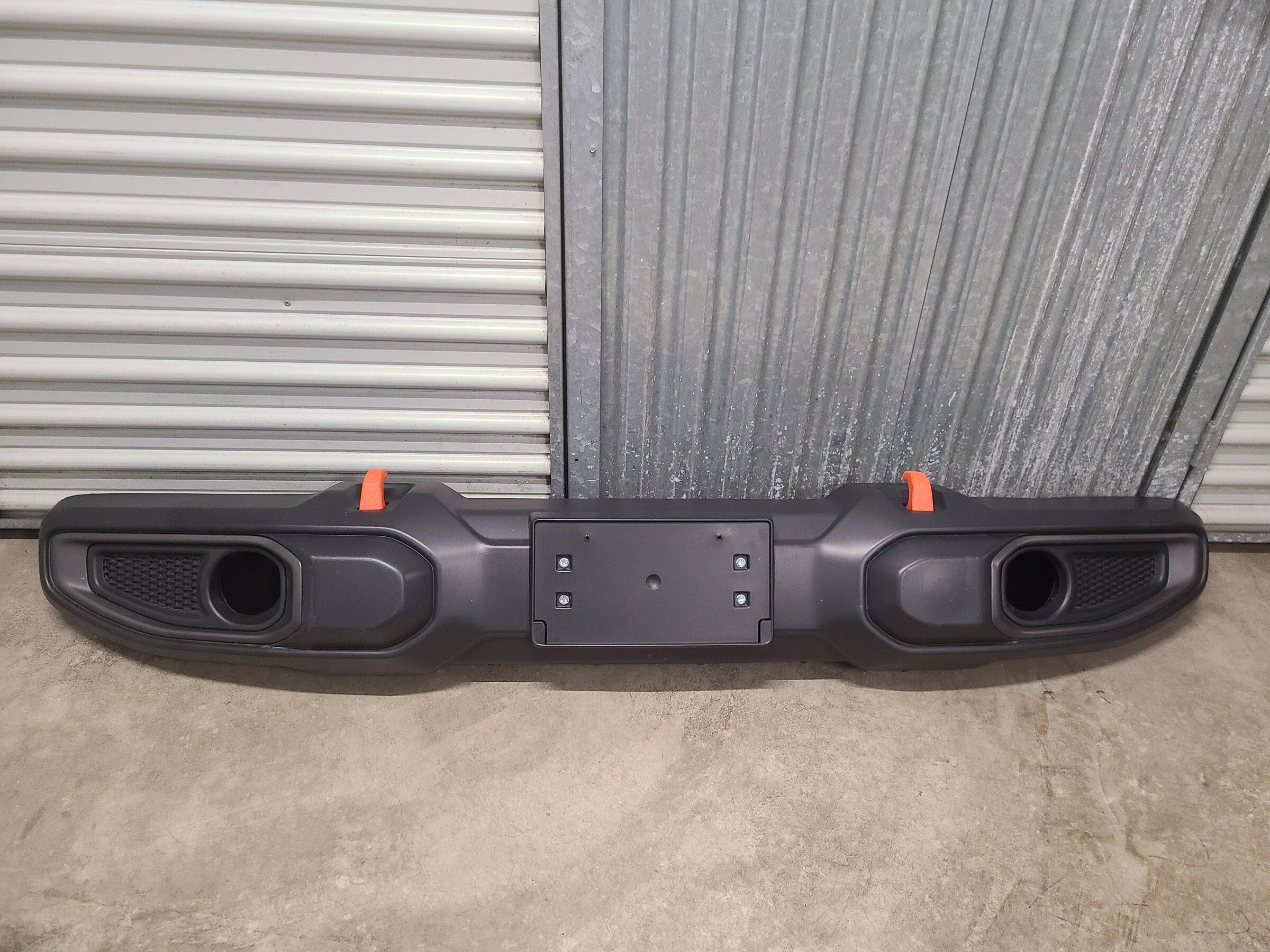 Jeep Gladiator Mojave front bumper with orange hooks 20220221_120746