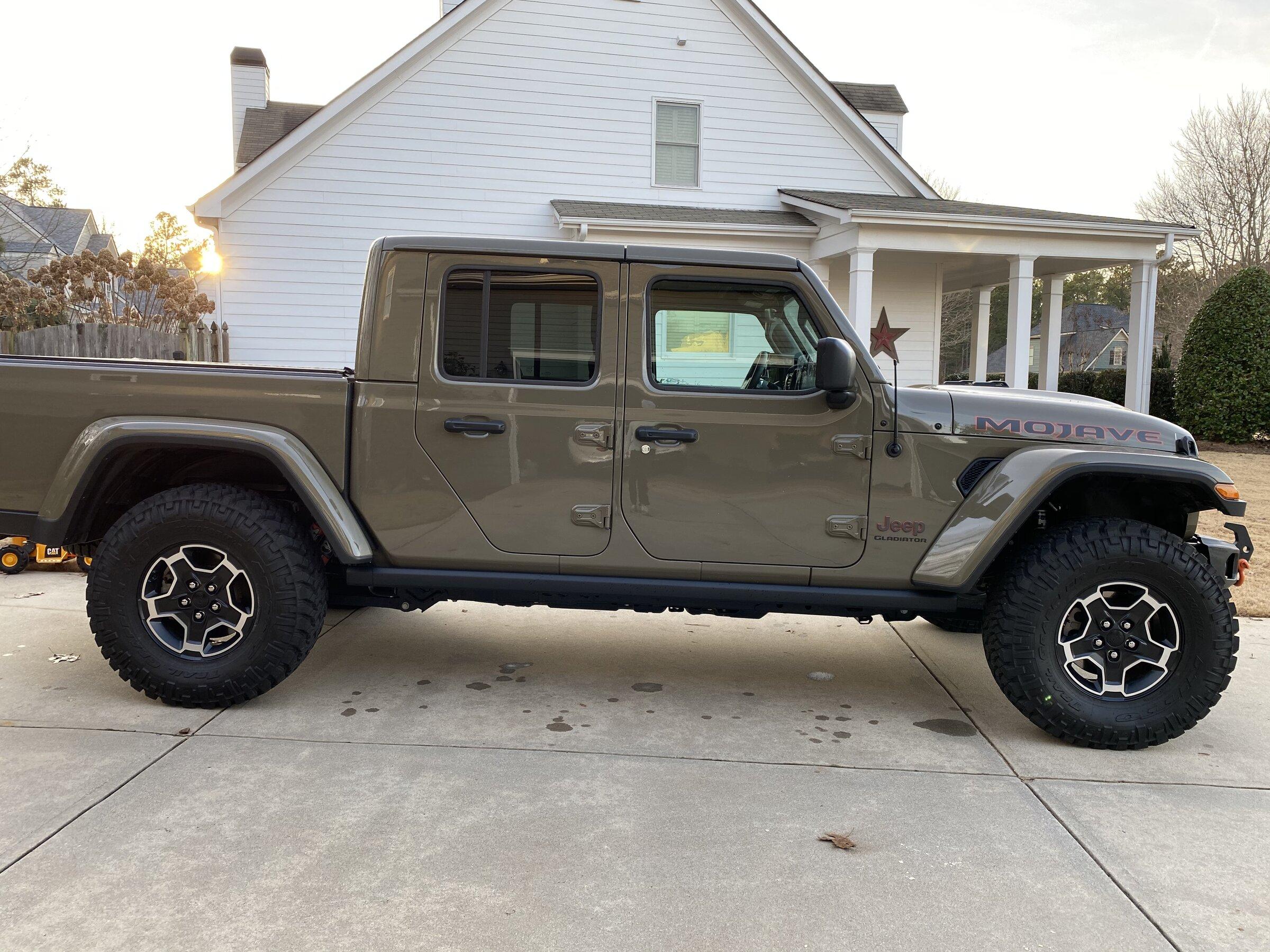 Jeep Gladiator Anyone running 37’s on stock Mojave wheels, no spacers? 71338CCF-9535-457C-8316-95145A42EC90