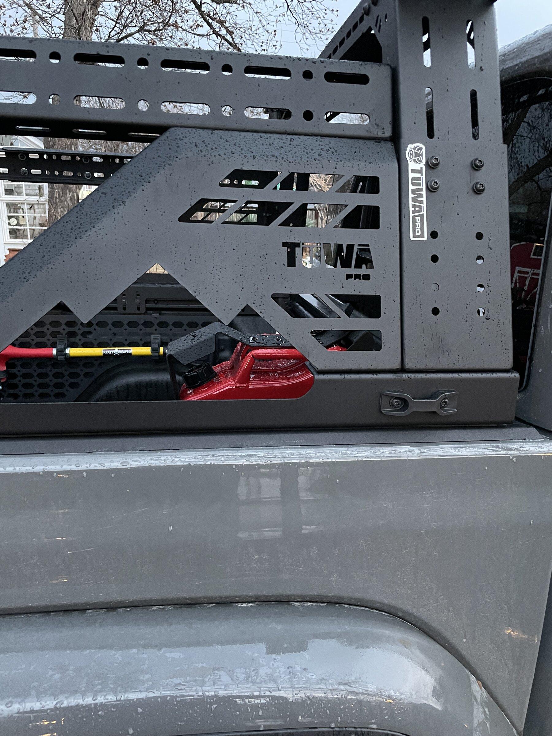Jeep Gladiator JCR vs Expedition One - Jerry Can Mount IMG_3404.JPG