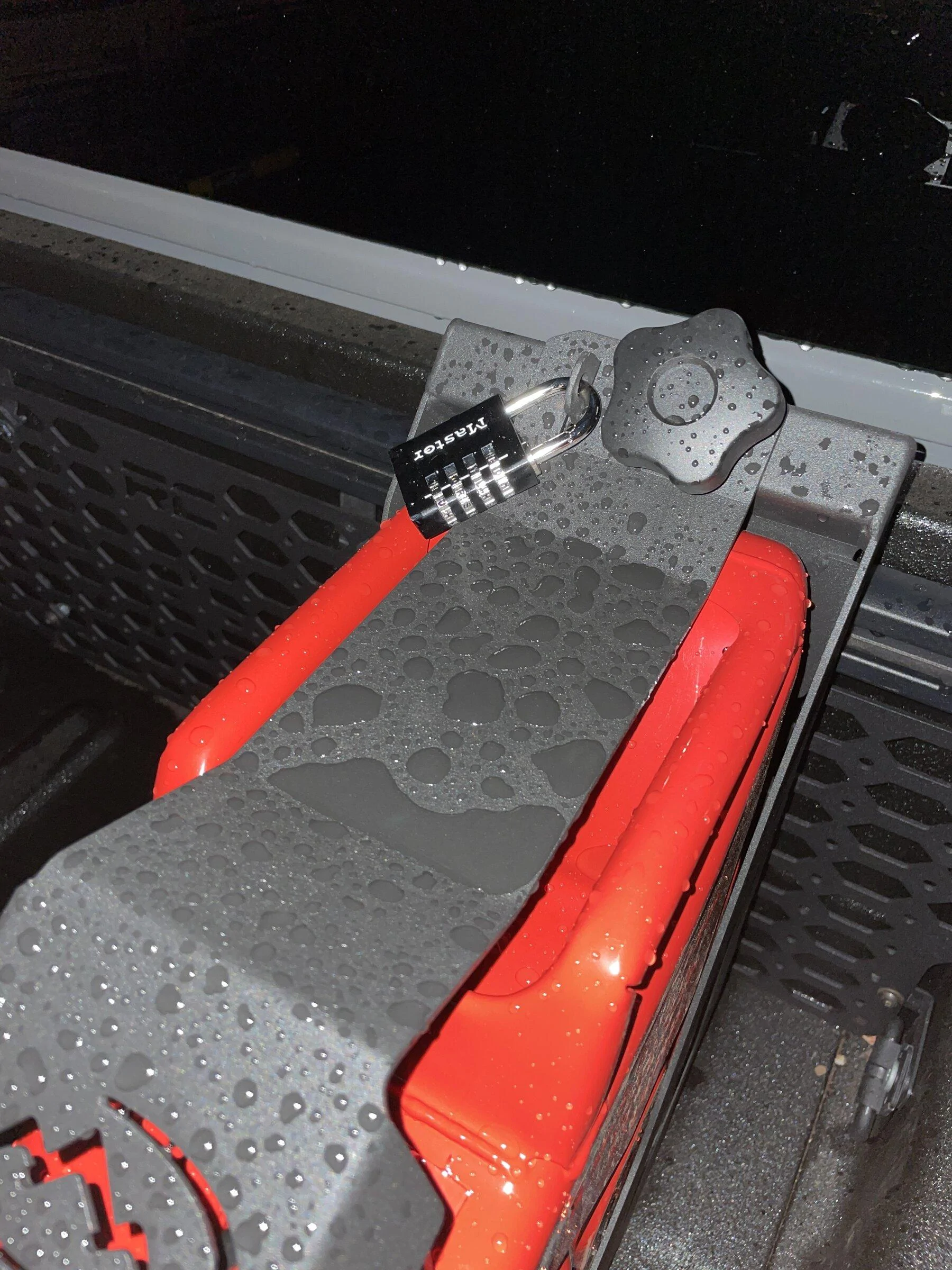 Jeep Gladiator JCR vs Expedition One - Jerry Can Mount IMG_3407