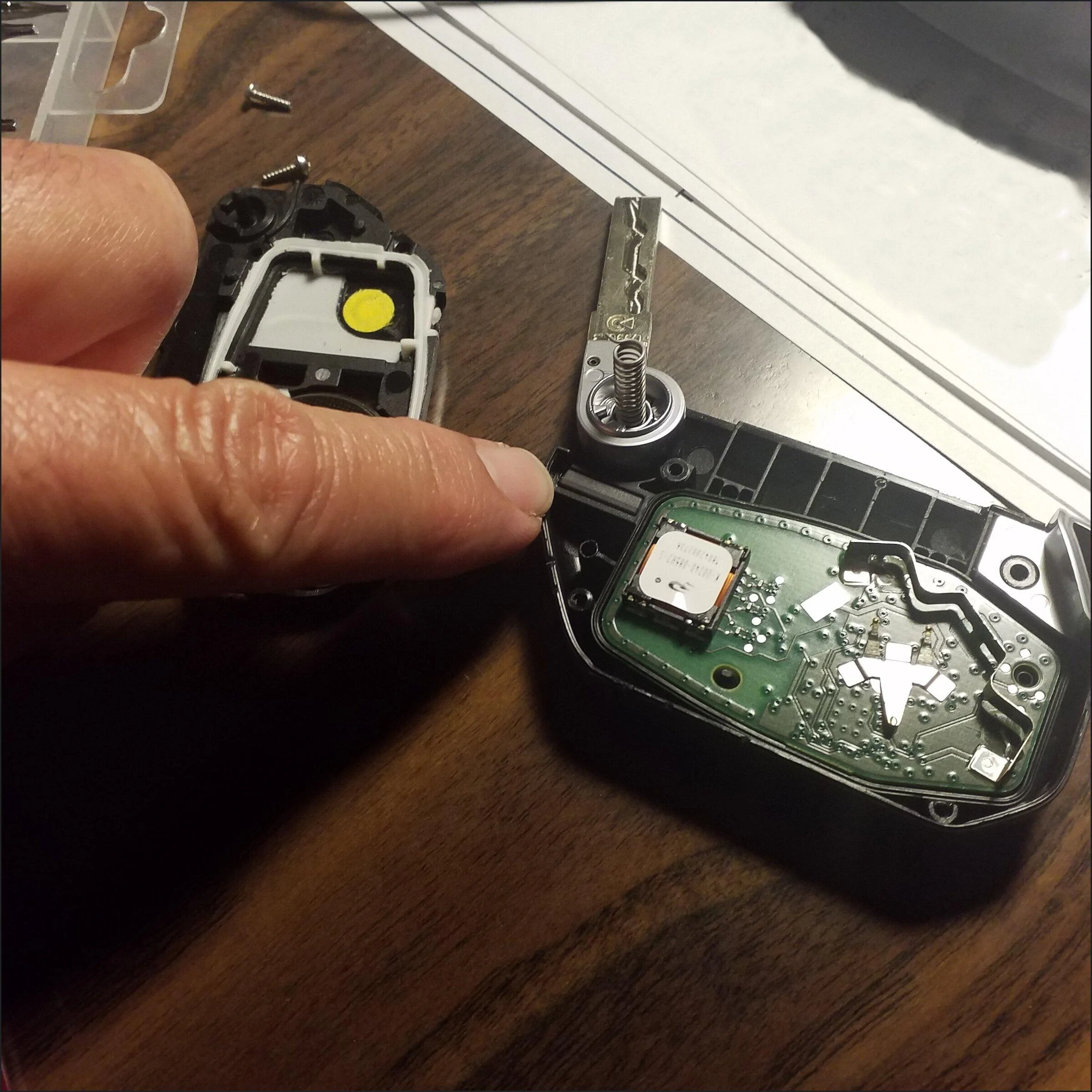 Jeep Gladiator ?  Key Fob 101 - Know thy JT key fob ? chi