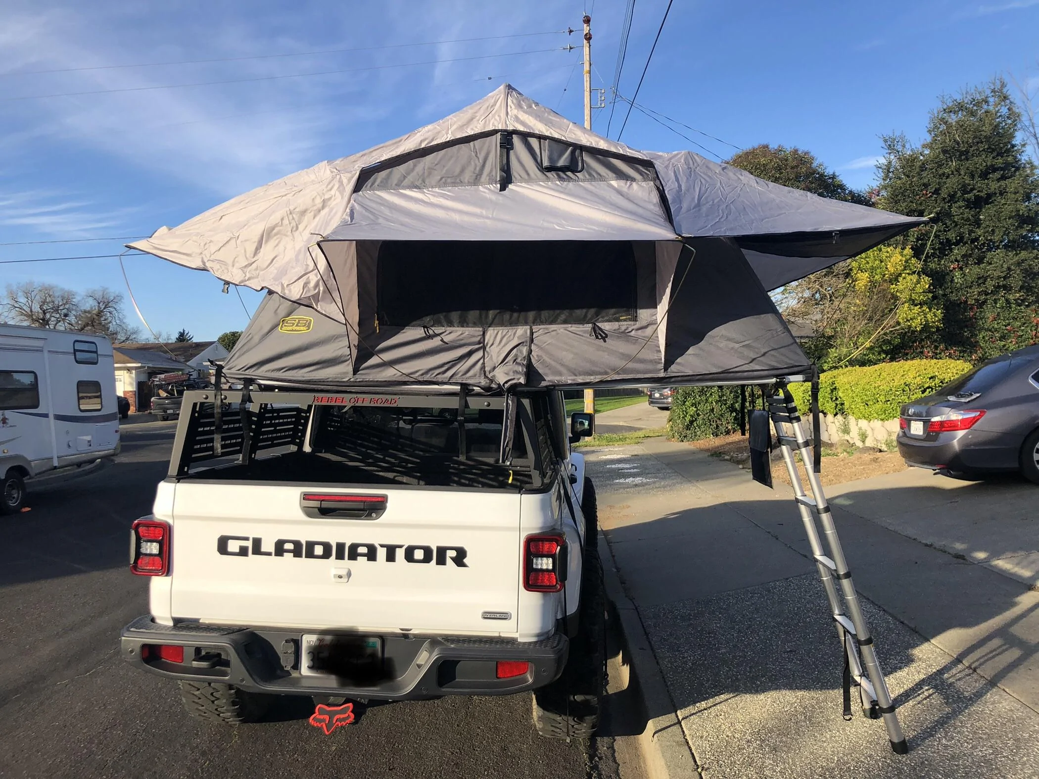 Jeep Gladiator Smittybilt Gen 2 rooftop tent 71BE11FD-5385-450F-9198-1E62949B5183
