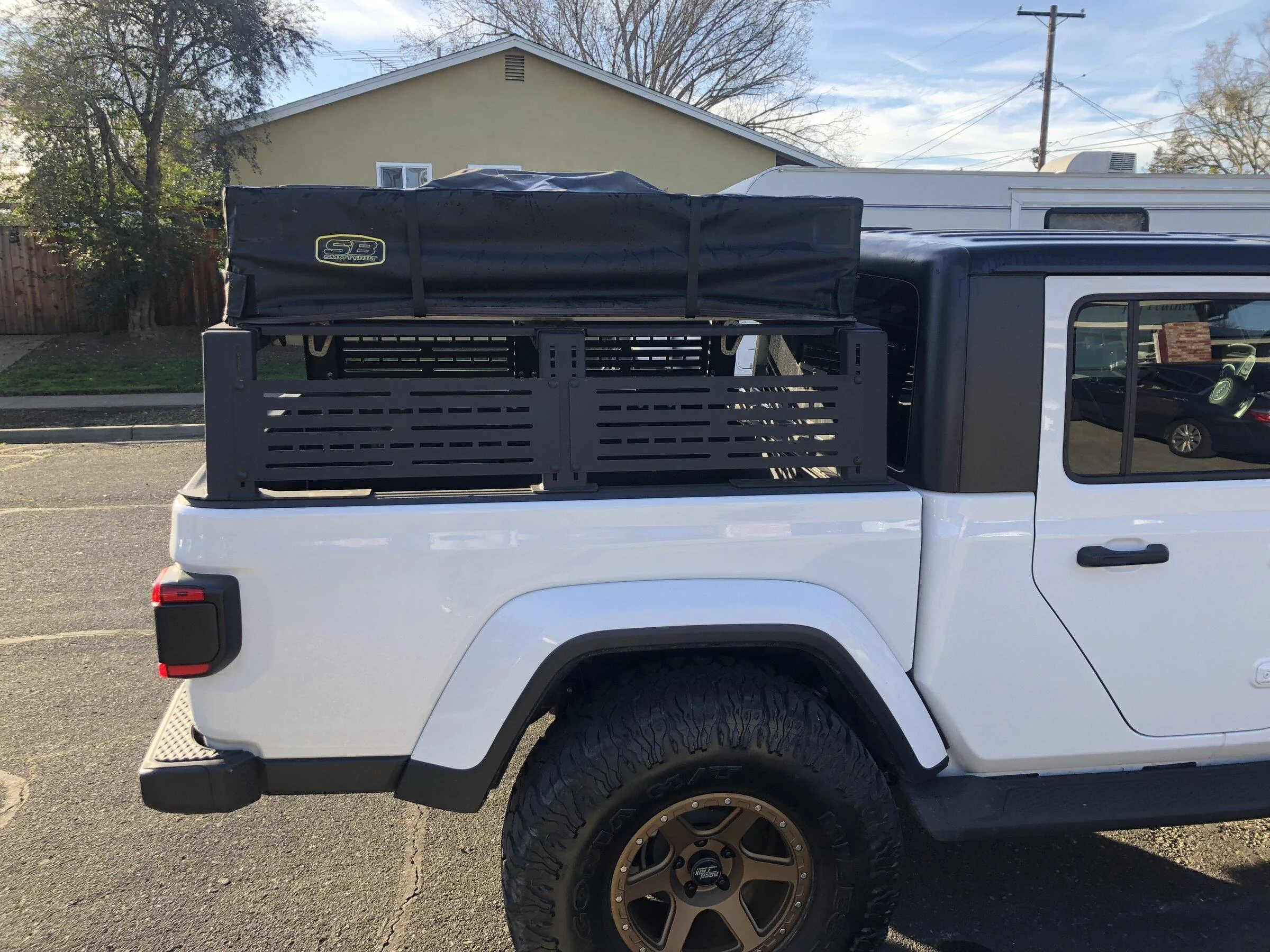 Jeep Gladiator Smittybilt Gen 2 rooftop tent 7693D489-DF9C-46B1-BBA9-950BCD57AF0E