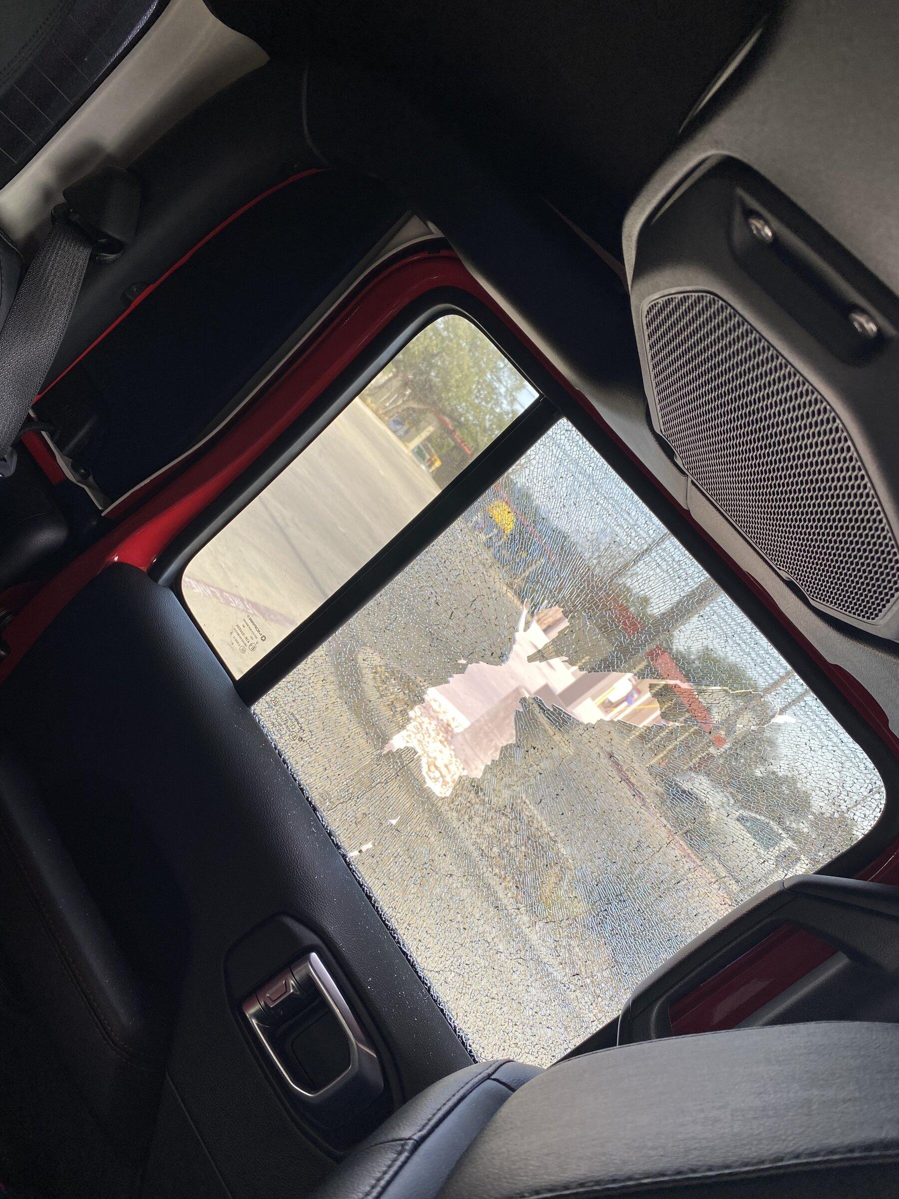 Jeep Gladiator First glass breakage IMG_0042