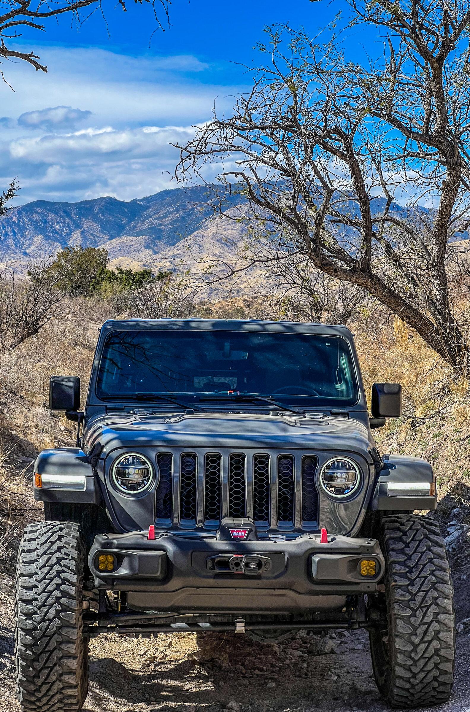 Jeep Gladiator Gladiator Glamour Shots 30A31194-8E2F-405C-901B-B7DB23EB0738